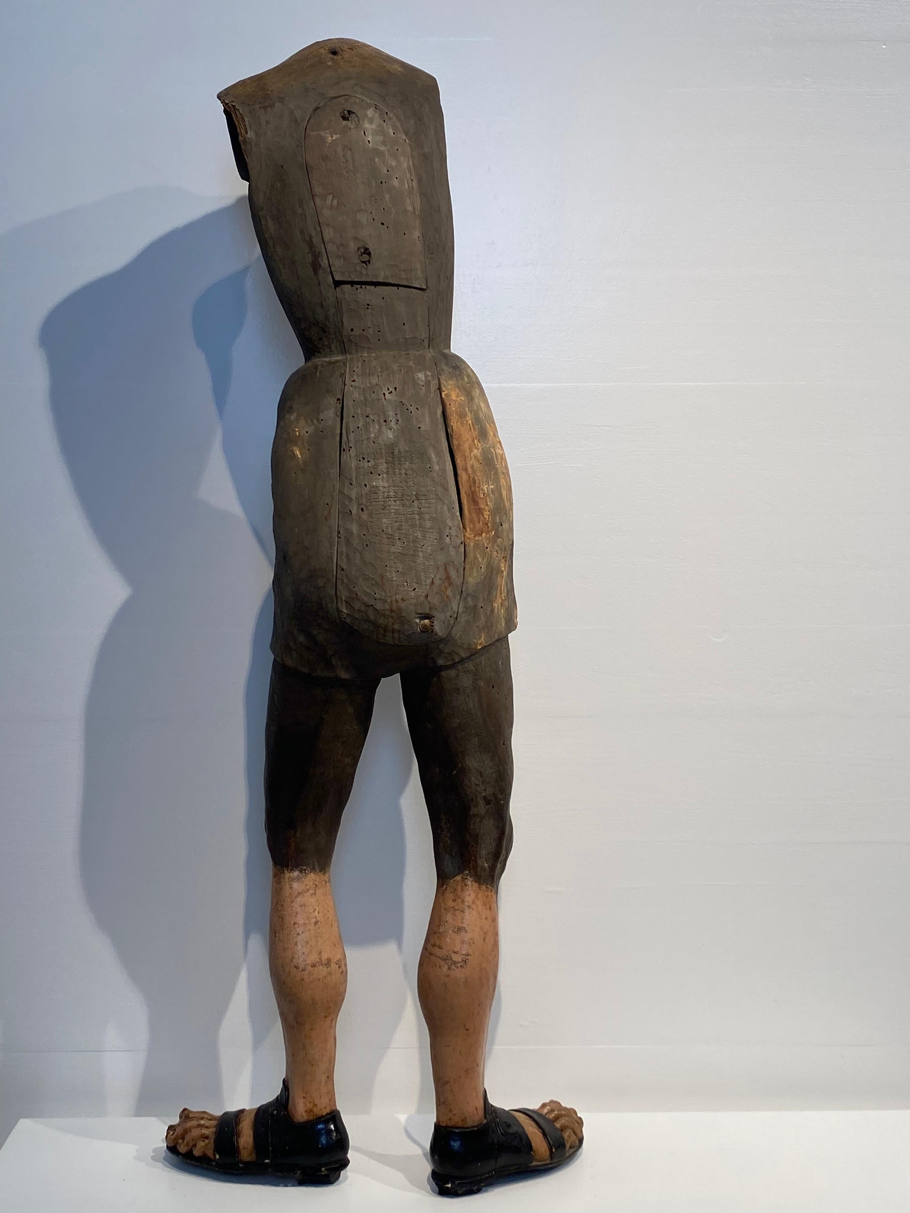 Estatua de madera policromada del siglo XVII en venta 6