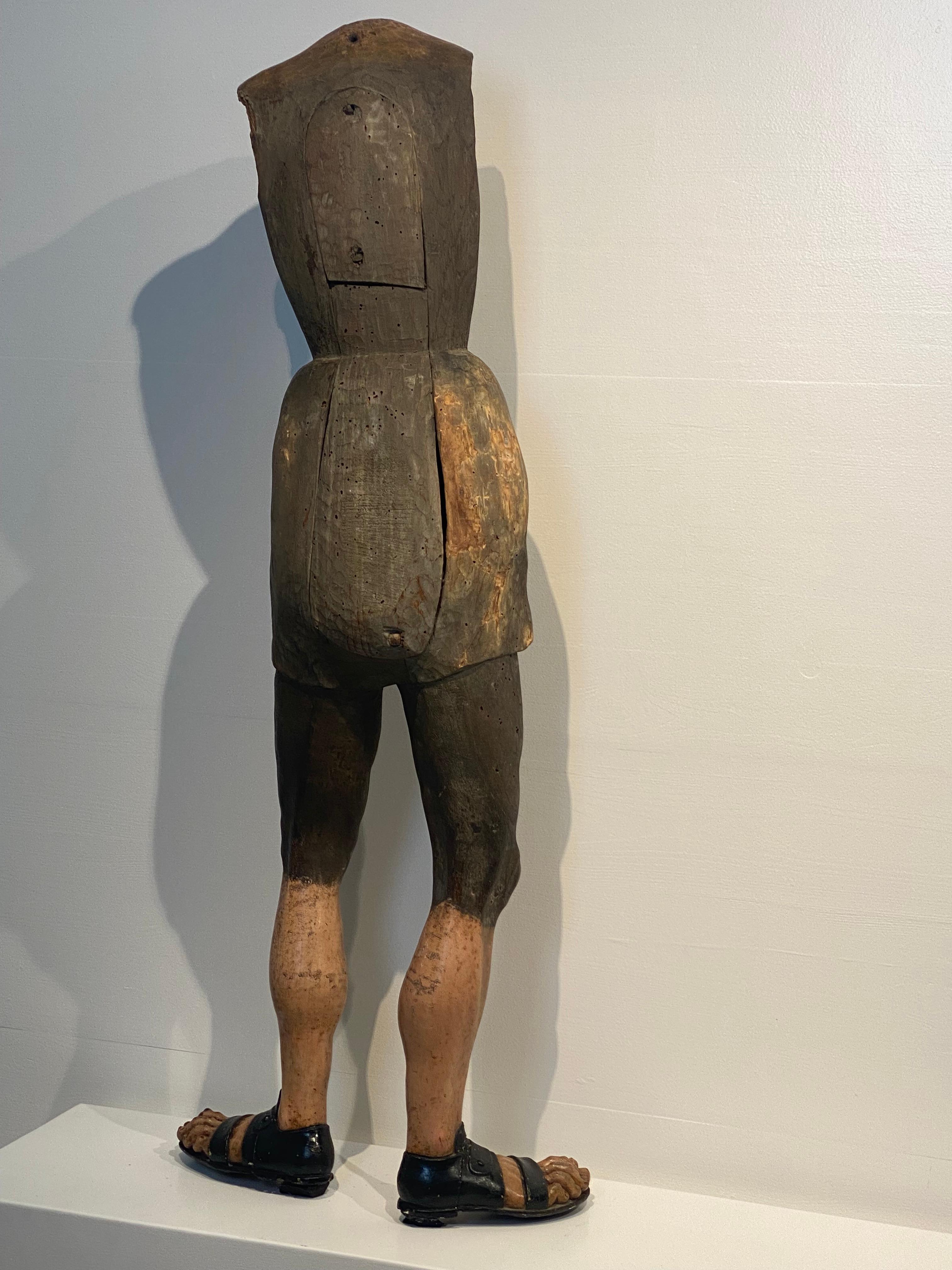 Estatua de madera policromada del siglo XVII en venta 9