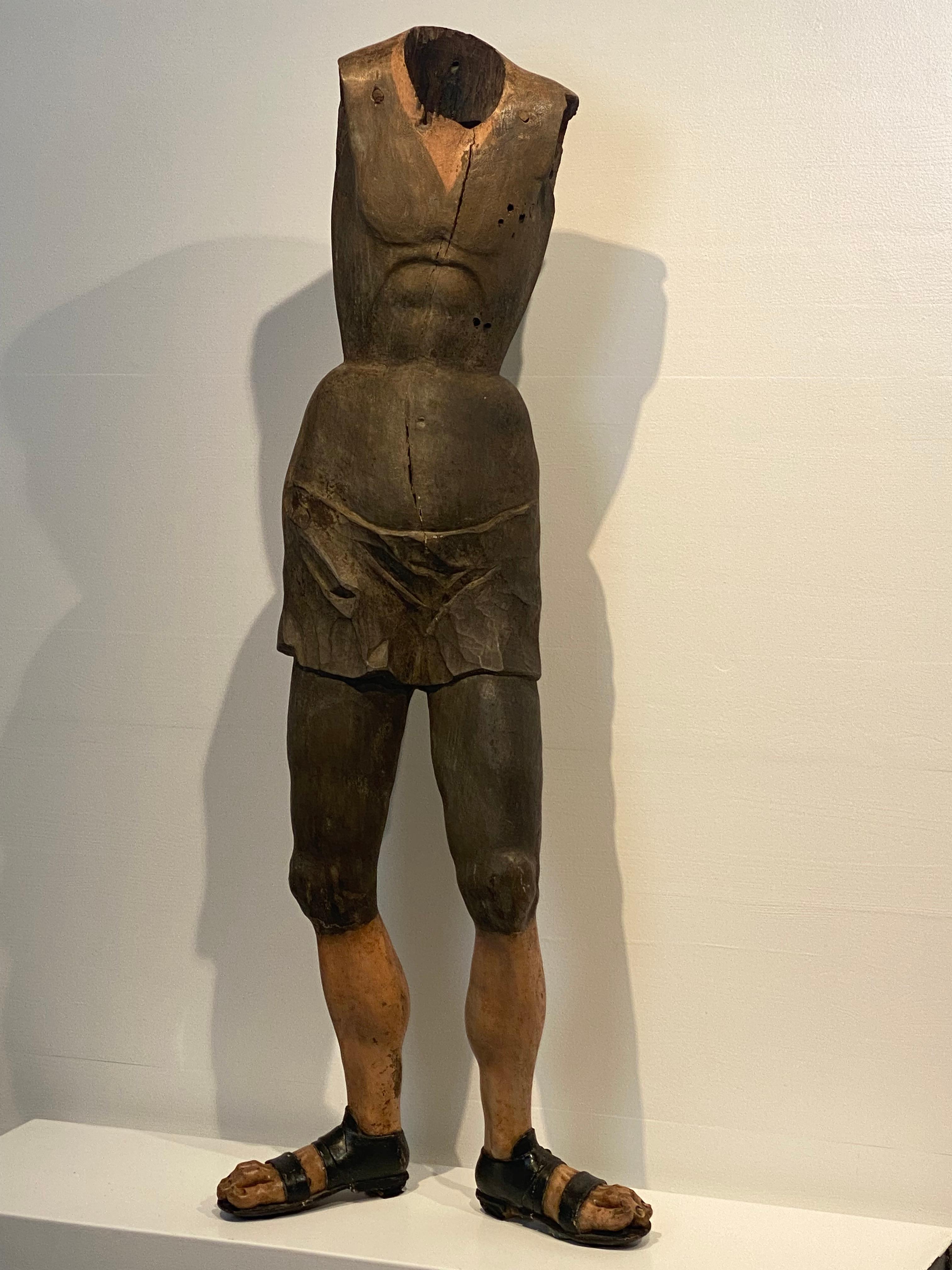 Estatua de madera policromada del siglo XVII Pulido en venta