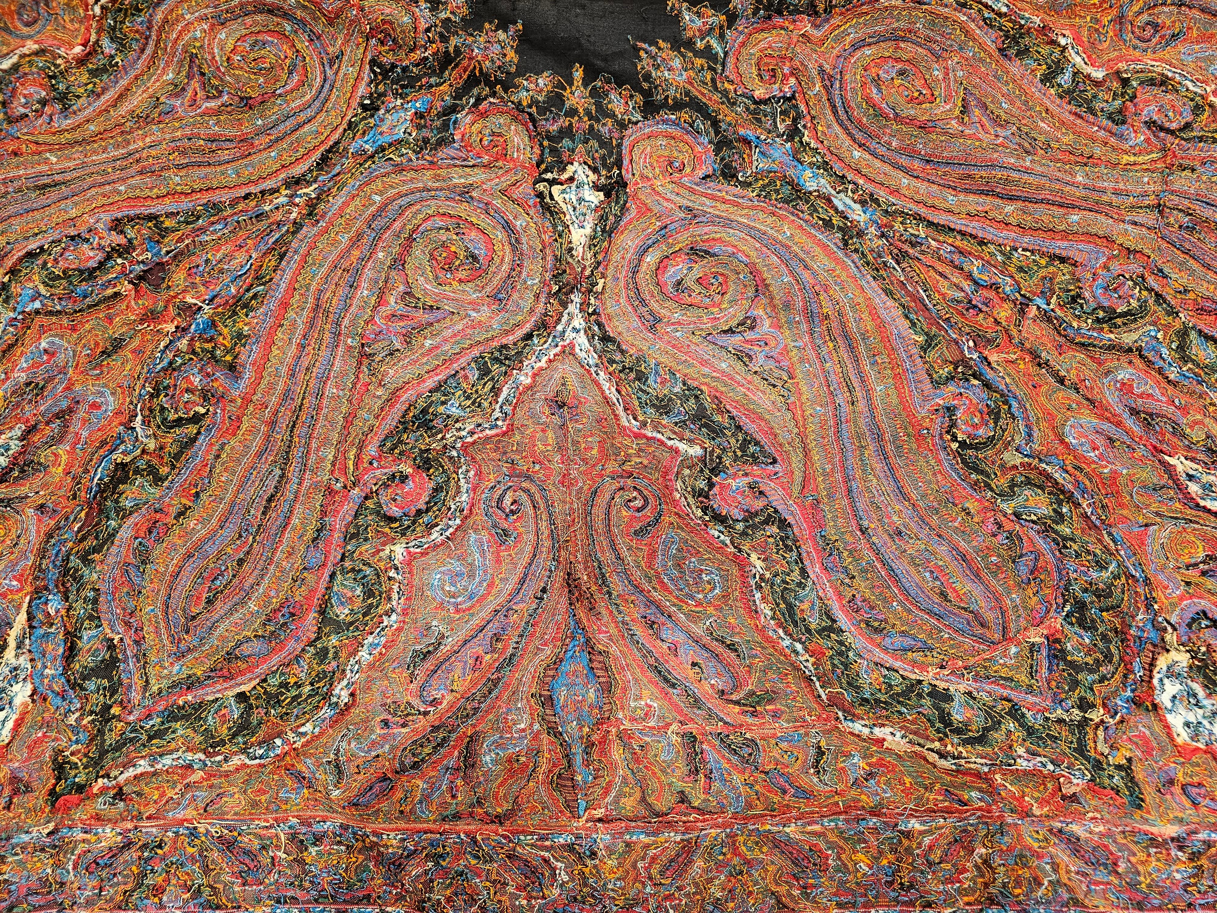 Mitte des 19. Jahrhunderts handgestickter Kaschmir-Schal mit Schmetterlingsmuster im Angebot 3