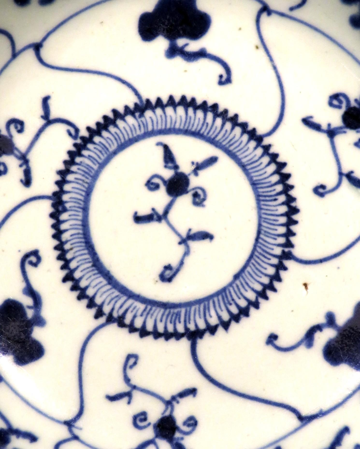 Ming A 17th C. Chinese Chongzhen Blue & White Minyao “Peoples Wares” Porcelain Saucer For Sale