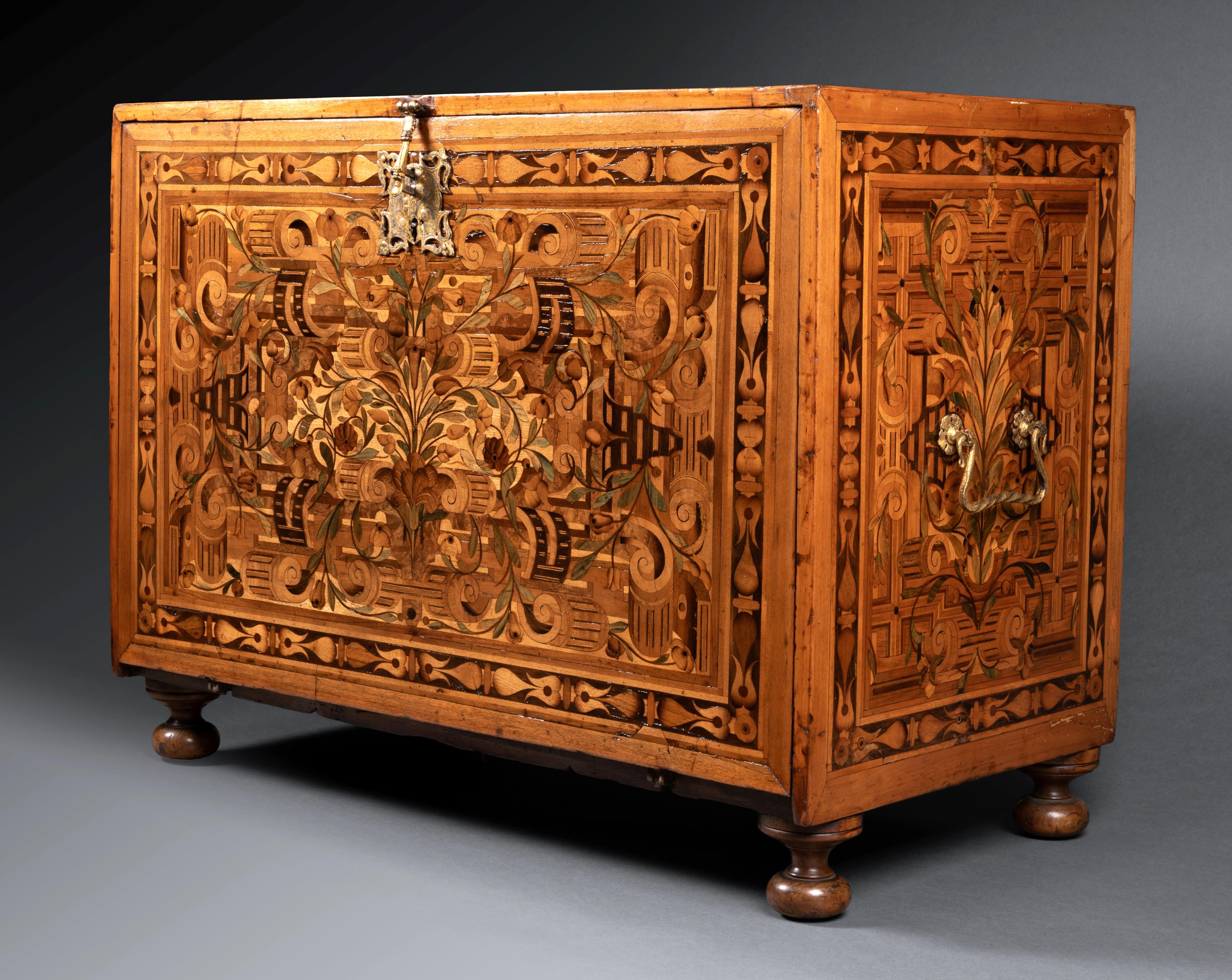 Rare and important cabinet in marquetry of different wood species and green tinted wood.
It opens with a fall front revealing drawers of various sizes on three registers as well as three doors revealing compartments.
The rich marquetry decoration