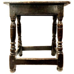 Tabouret joint en chêne Charles II du 17ème siècle