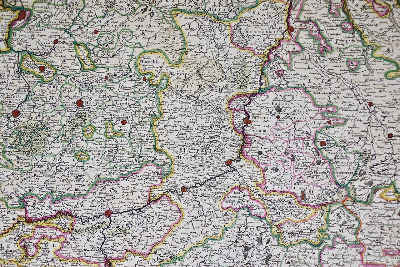Carte de la région de Liège en Belgique colorée à la main au 17e siècle par Visscher Bon état - En vente à Alamo, CA