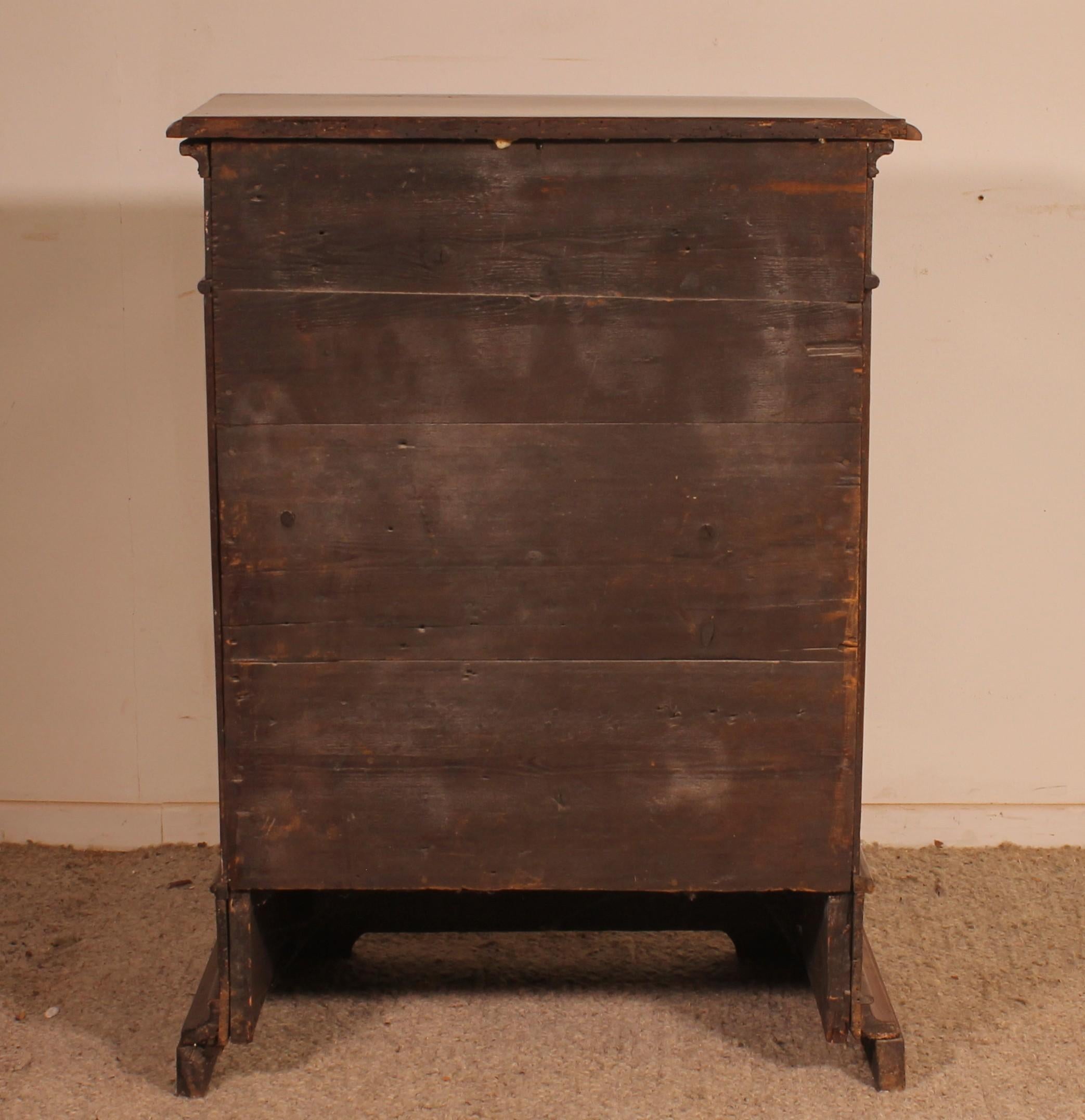 Oratorio o piccola credenza in noce italiano del XVII secolo in vendita 1