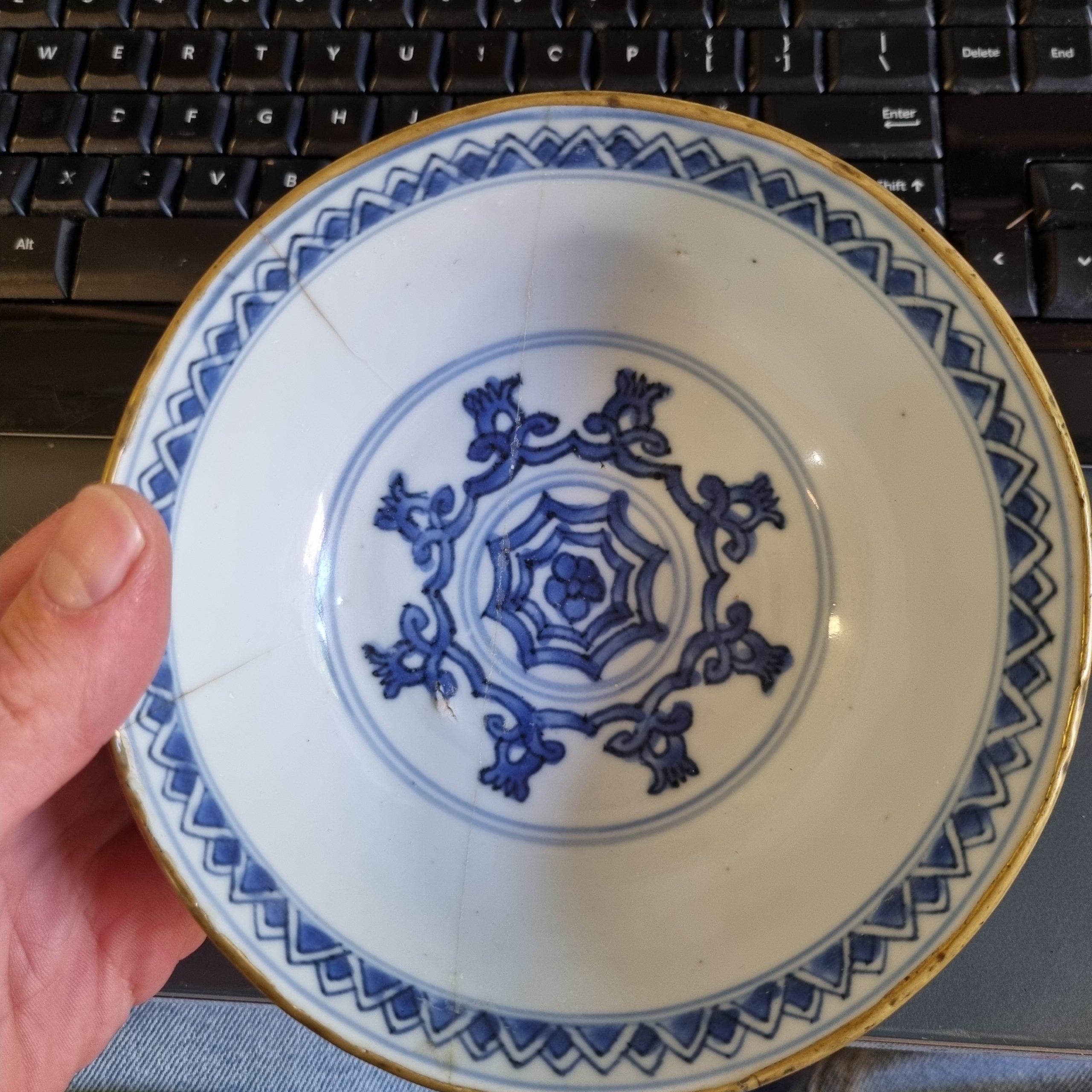 Description

An absolute top quality ming period bowl with typical painting style. The rim is covered with a metal ring. Usually you see these kind of rings on Blue de hue porcelain for the Vietnamese market, but in our opinion this is a Ming