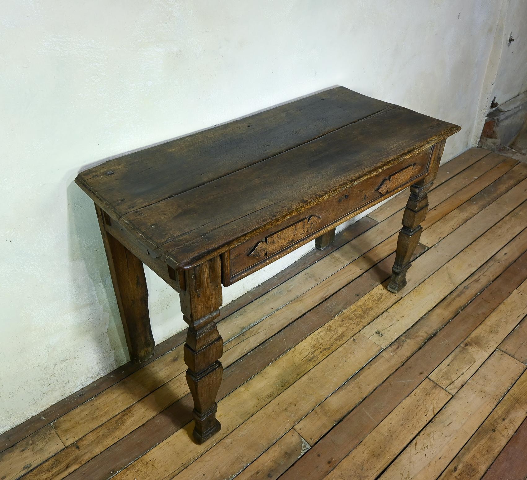 17th Century Provincial Oak Console Table, Desk In Good Condition For Sale In Basingstoke, Hampshire