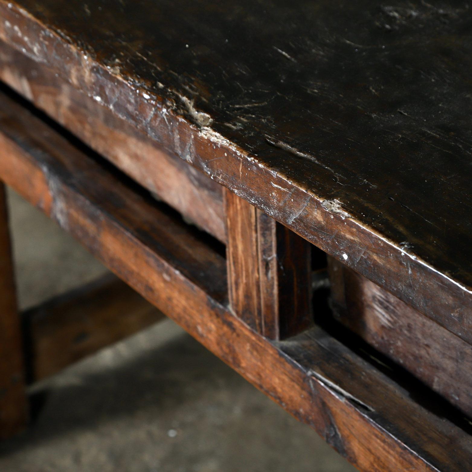 17th Century Spanish Table For Sale 7