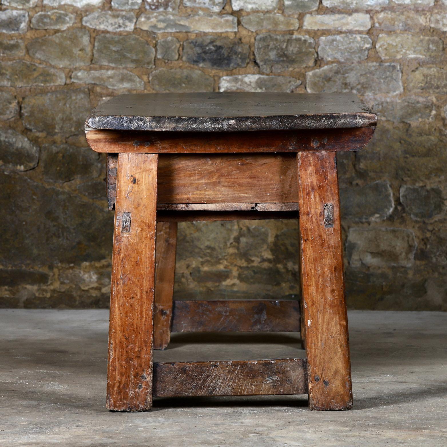 17th Century Spanish Table In Good Condition For Sale In Petworth, GB