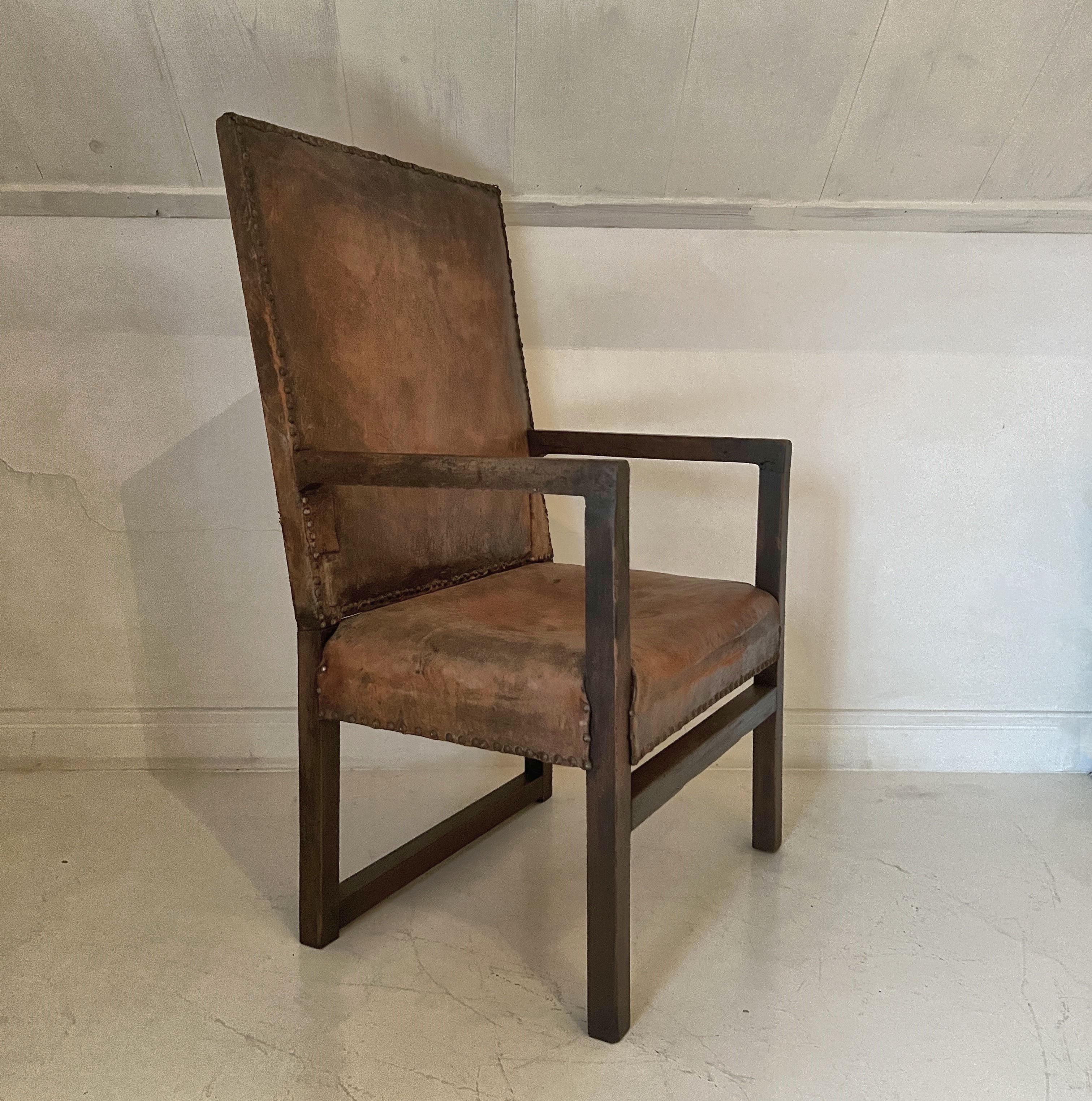 18th Century and Earlier A 17th century walnut and leather armchair modernist feel For Sale