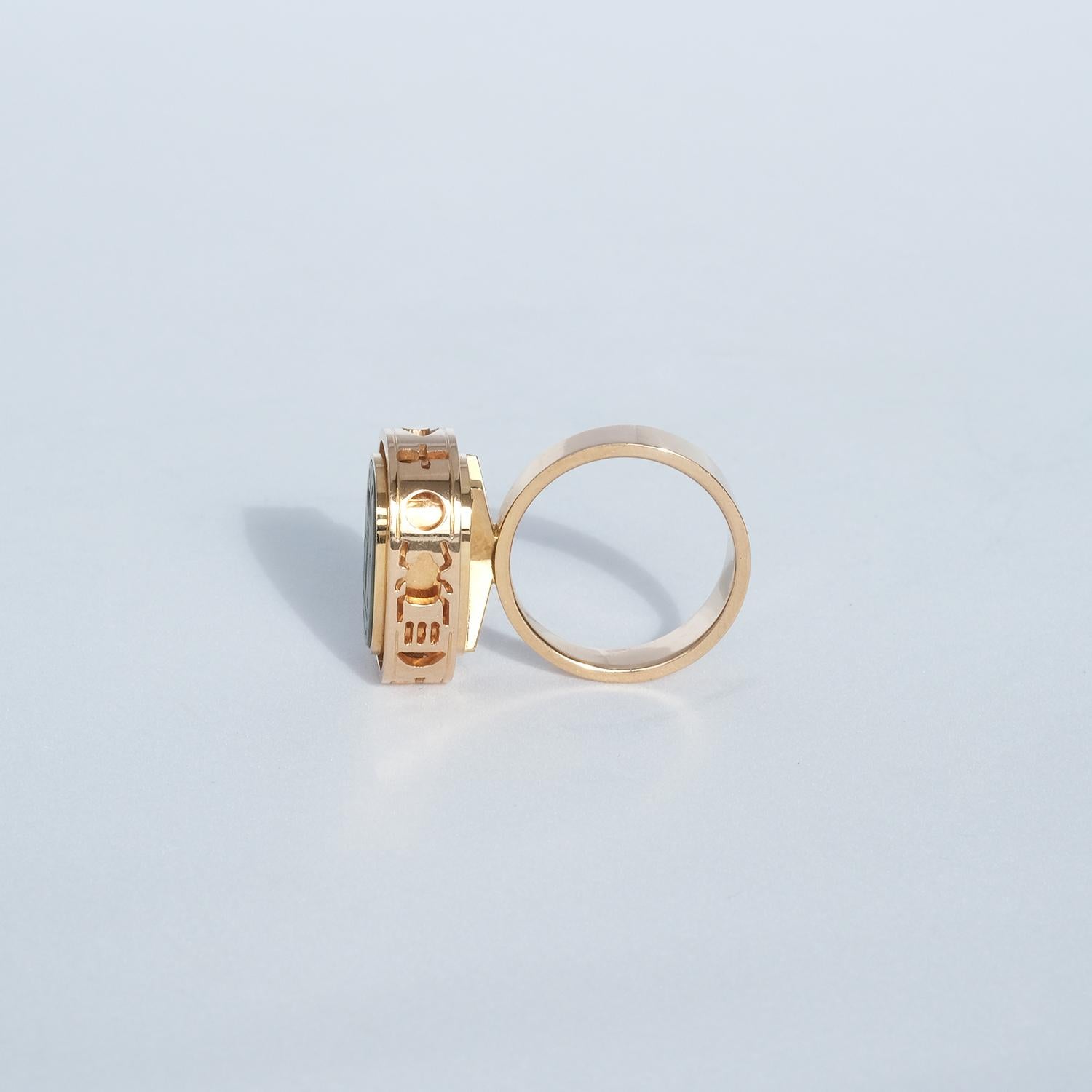 18 K Gold Ring with an Unusual Egyptian Design, Swedish Made 1978 For Sale 7