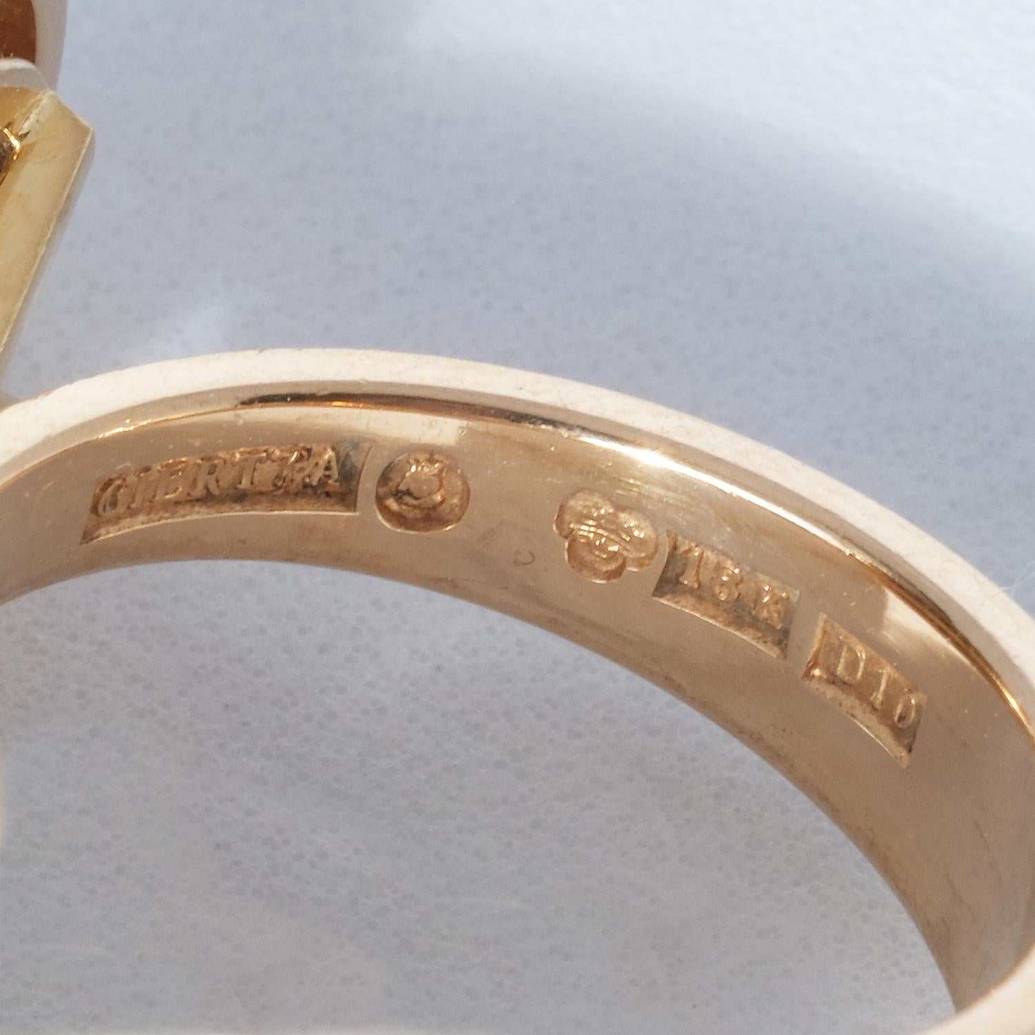 Women's or Men's 18 K Gold Ring with an Unusual Egyptian Design, Swedish Made 1978 For Sale