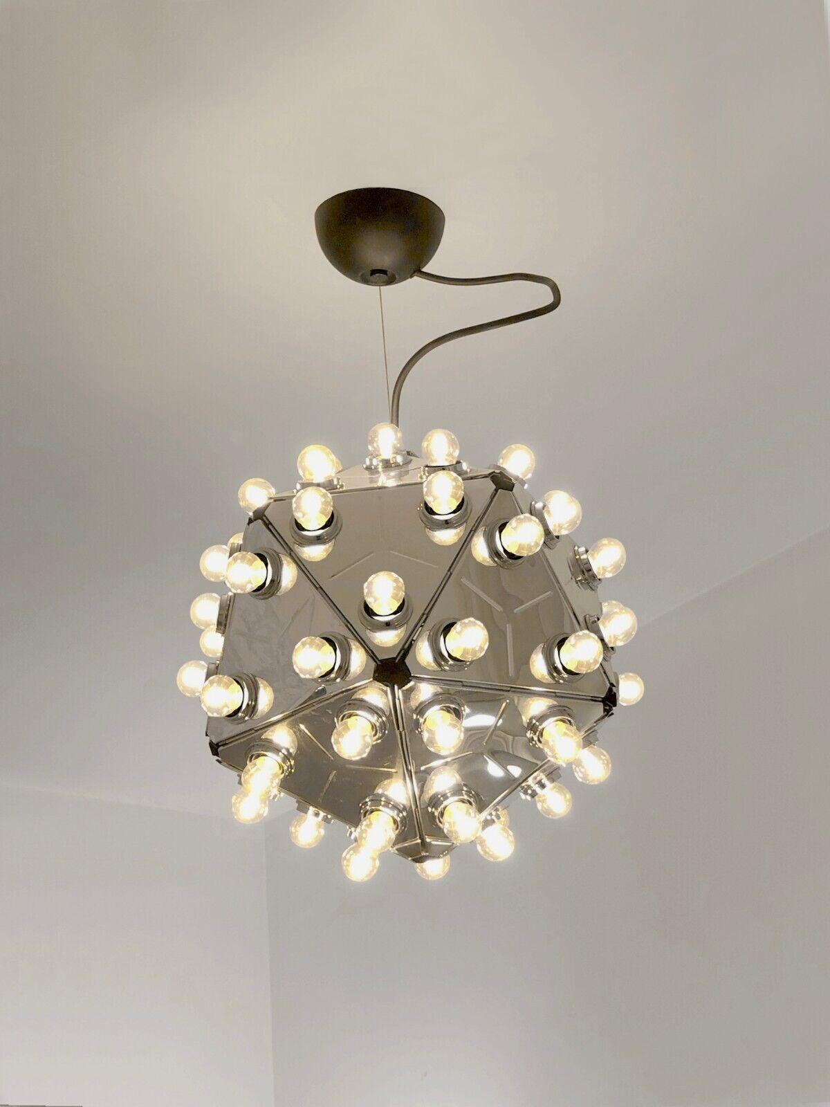 A 60 Lights POP & SPACE-AGE TARAXACUM CEILING FIXTURE by CASTIGLIONI Italy 1970 In Good Condition For Sale In PARIS, FR