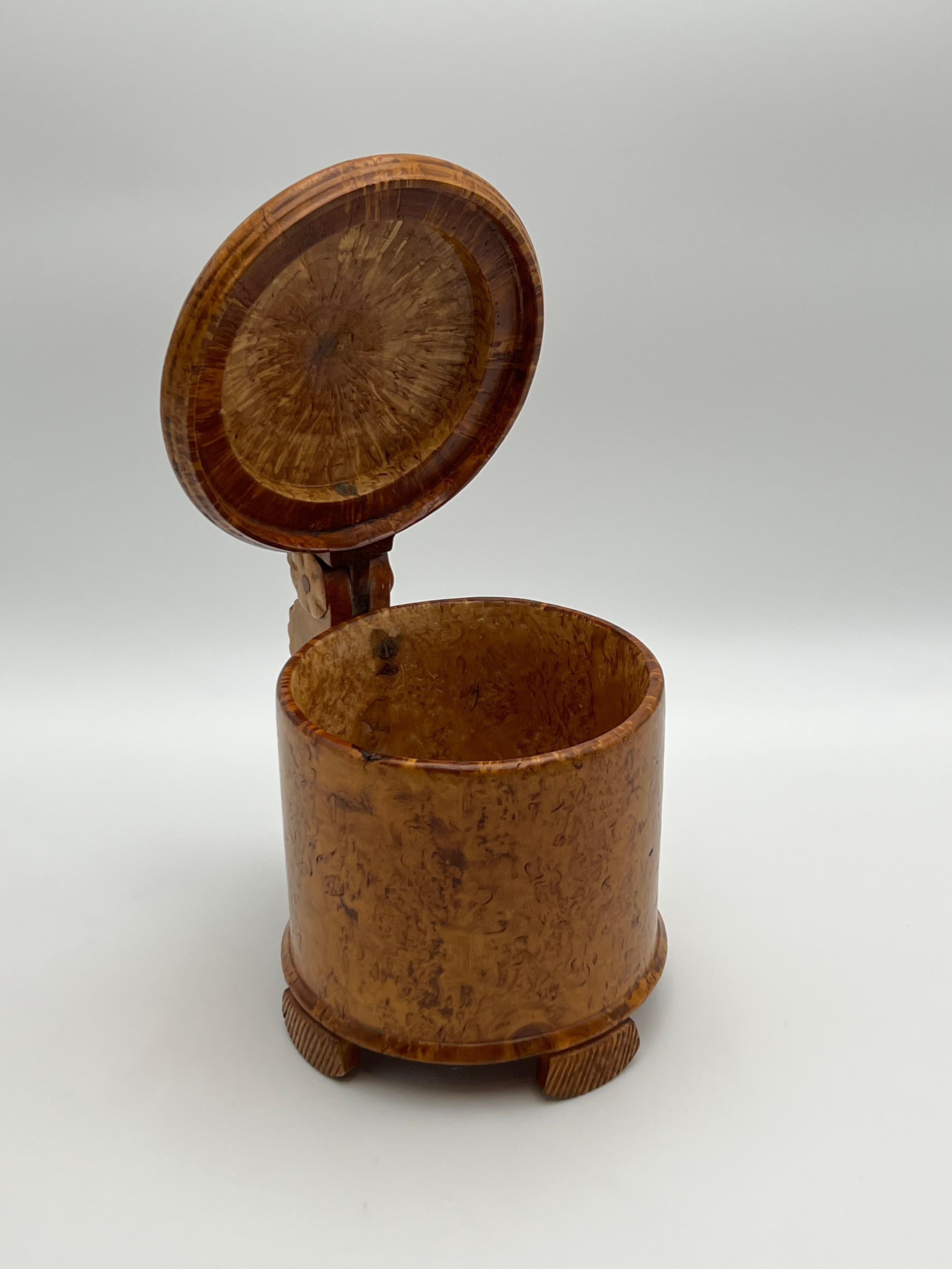 Une chope baroque en bois de bouleau des années 1800, fabriquée à la main, antiquité primitive, Norvège en vente 2