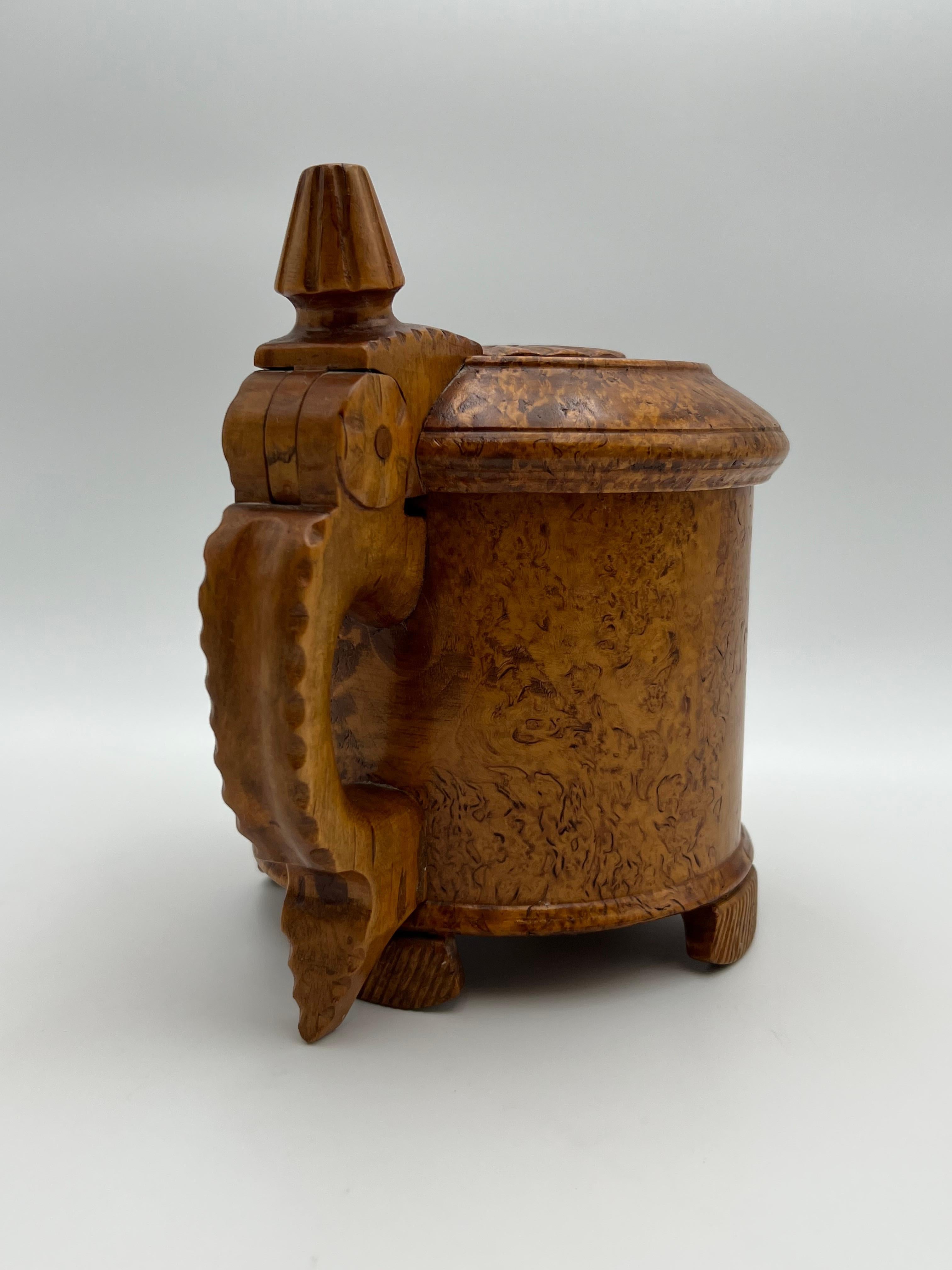 Une chope baroque en bois de bouleau des années 1800, fabriquée à la main, antiquité primitive, Norvège en vente 4