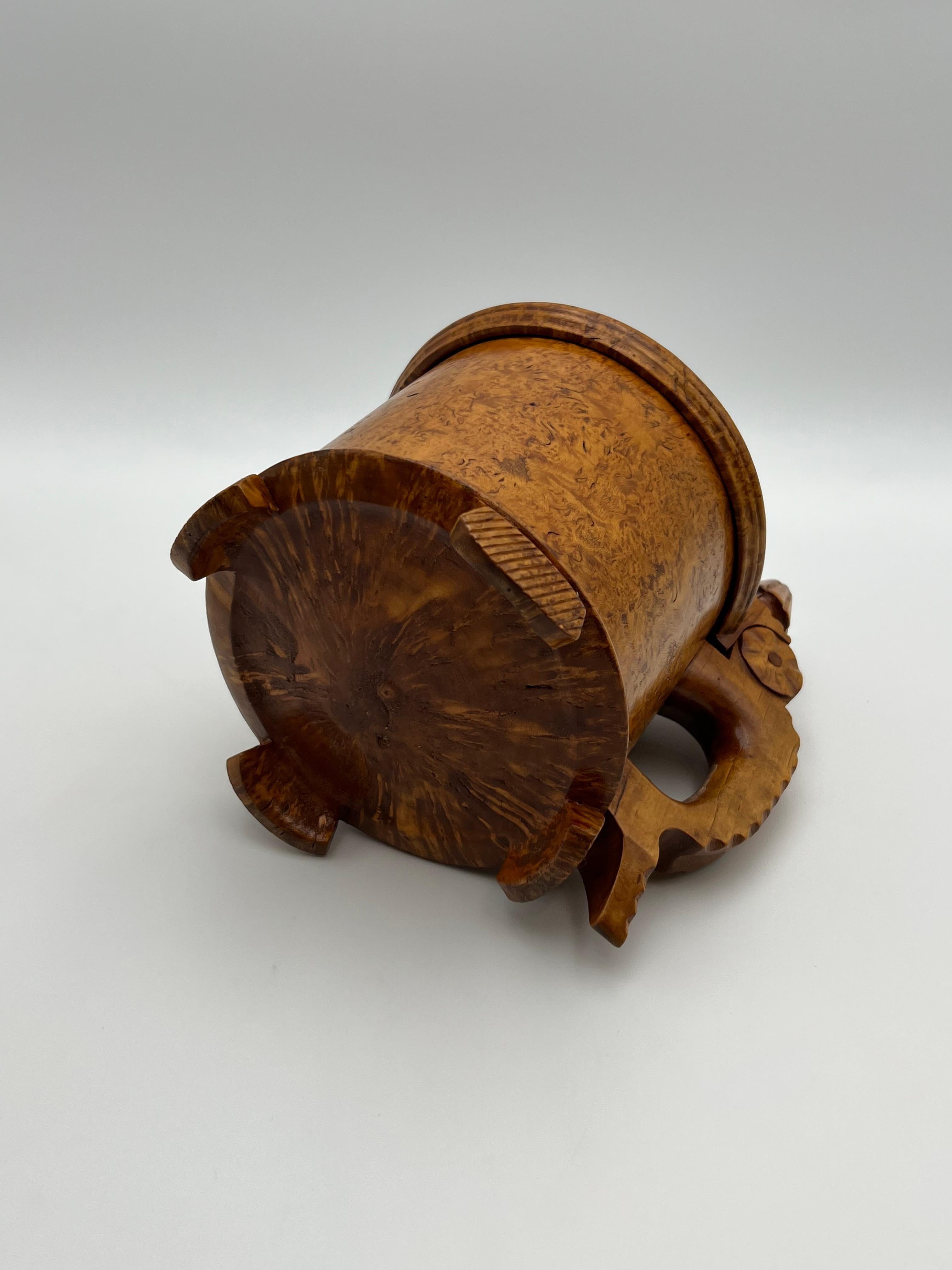 Une chope baroque en bois de bouleau des années 1800, fabriquée à la main, antiquité primitive, Norvège en vente 5