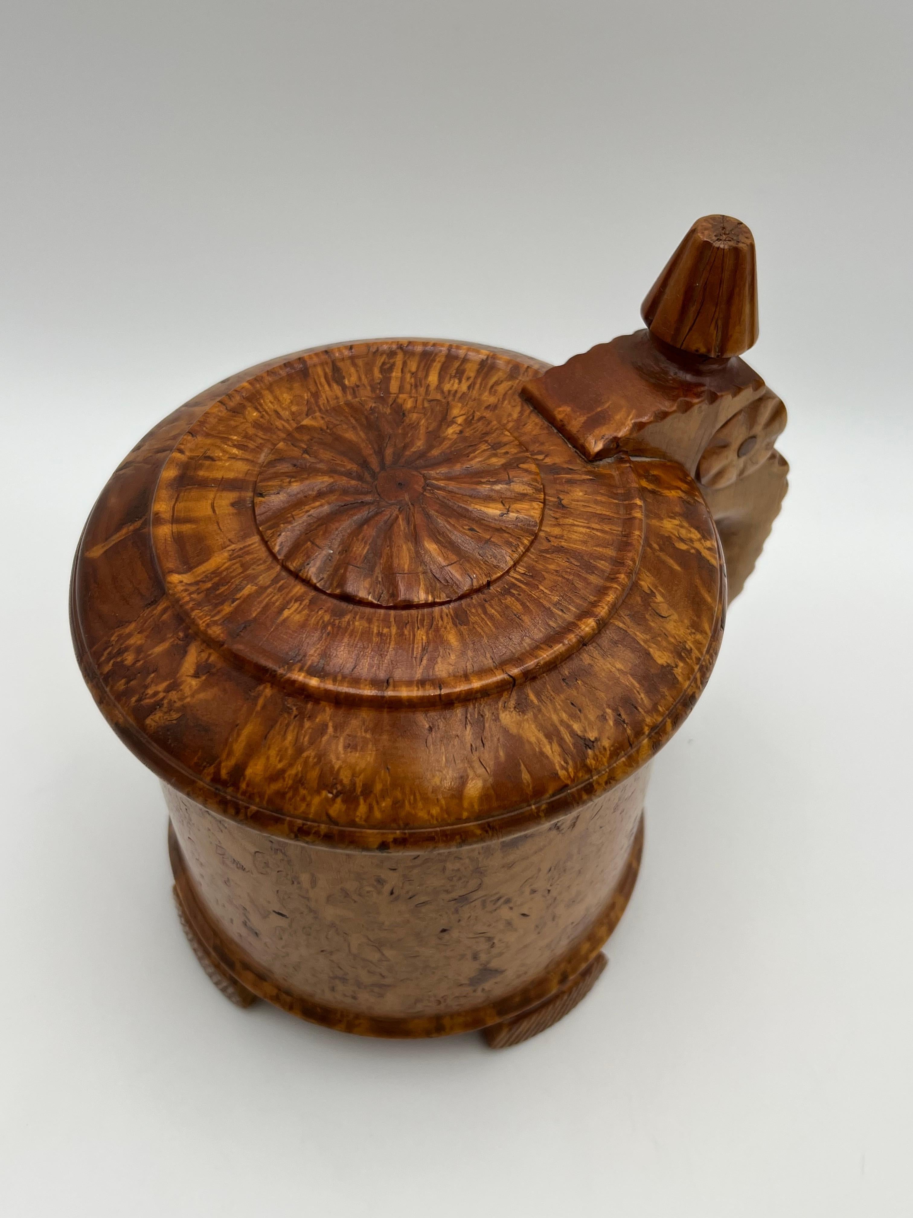 Une chope baroque en bois de bouleau des années 1800, fabriquée à la main, antiquité primitive, Norvège en vente 6