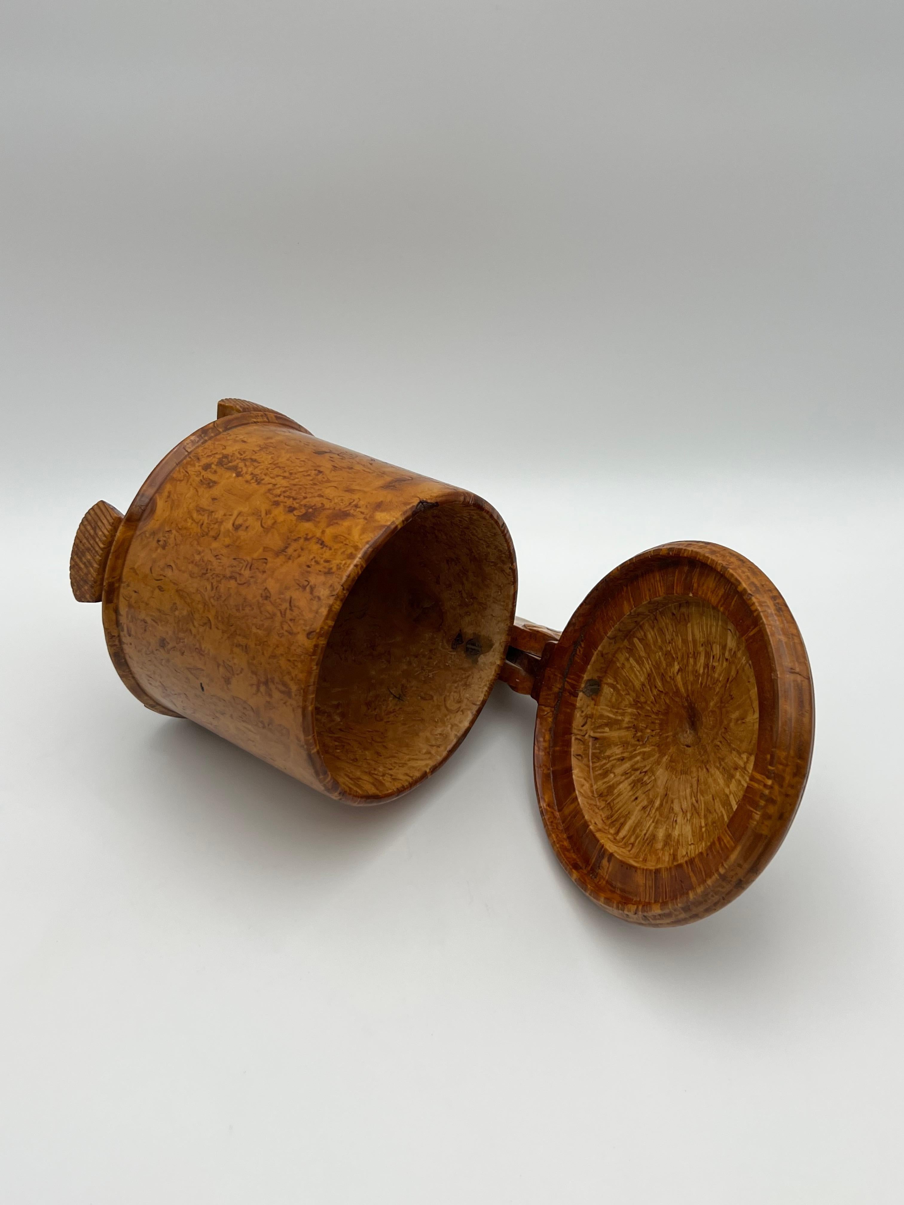 Une chope baroque en bois de bouleau des années 1800, fabriquée à la main, antiquité primitive, Norvège en vente 8