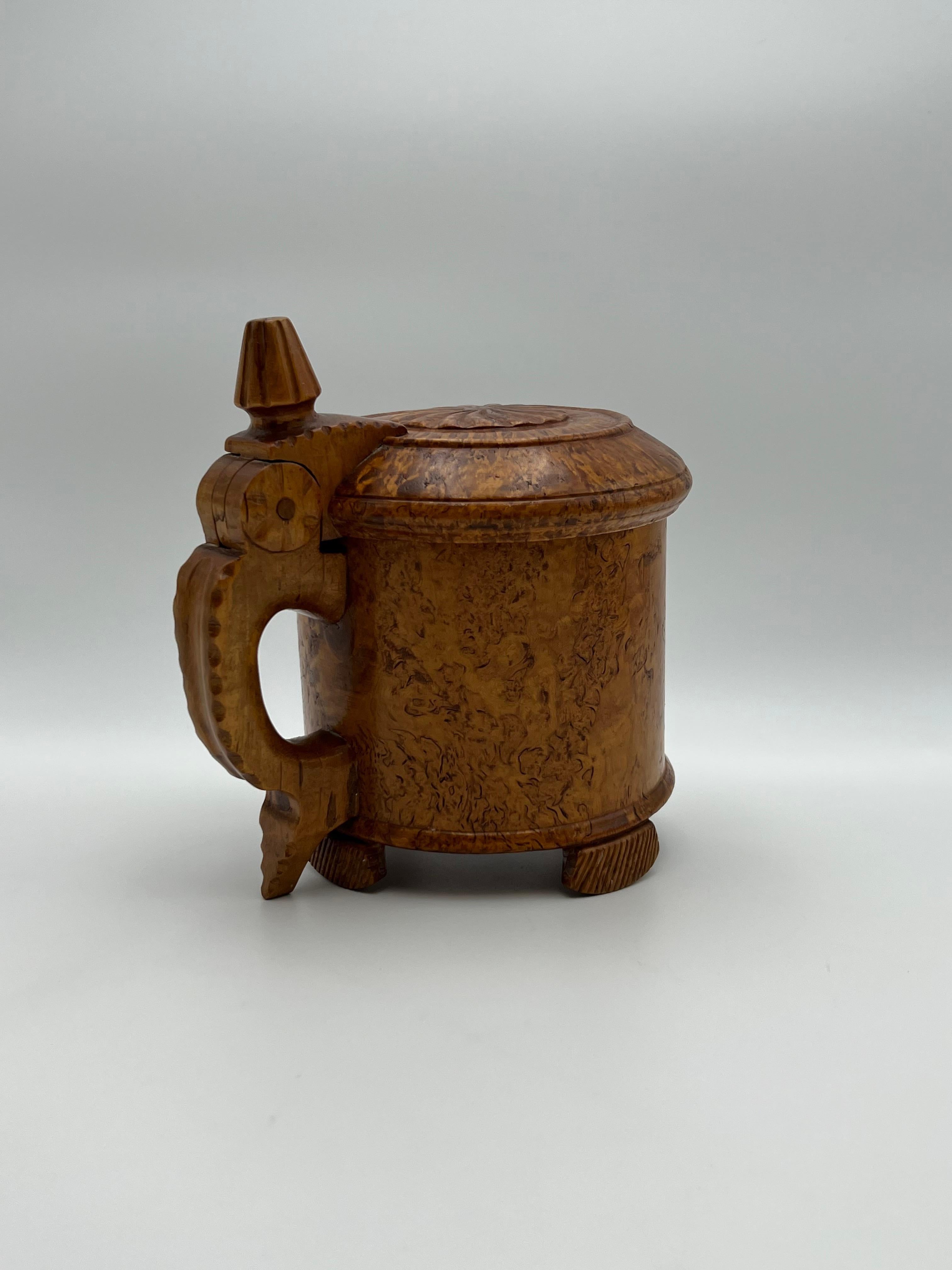 Baroque Une chope baroque en bois de bouleau des années 1800, fabriquée à la main, antiquité primitive, Norvège en vente