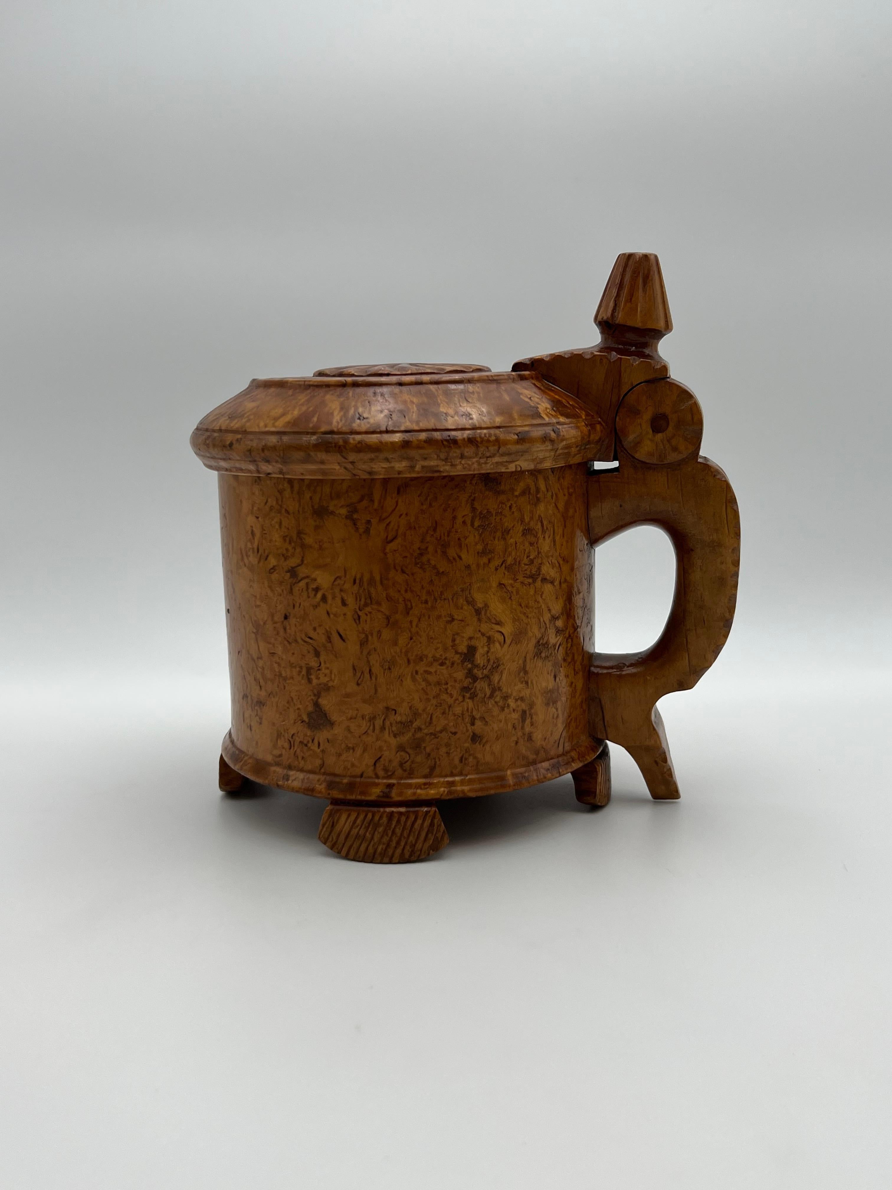 Norvégien Une chope baroque en bois de bouleau des années 1800, fabriquée à la main, antiquité primitive, Norvège en vente