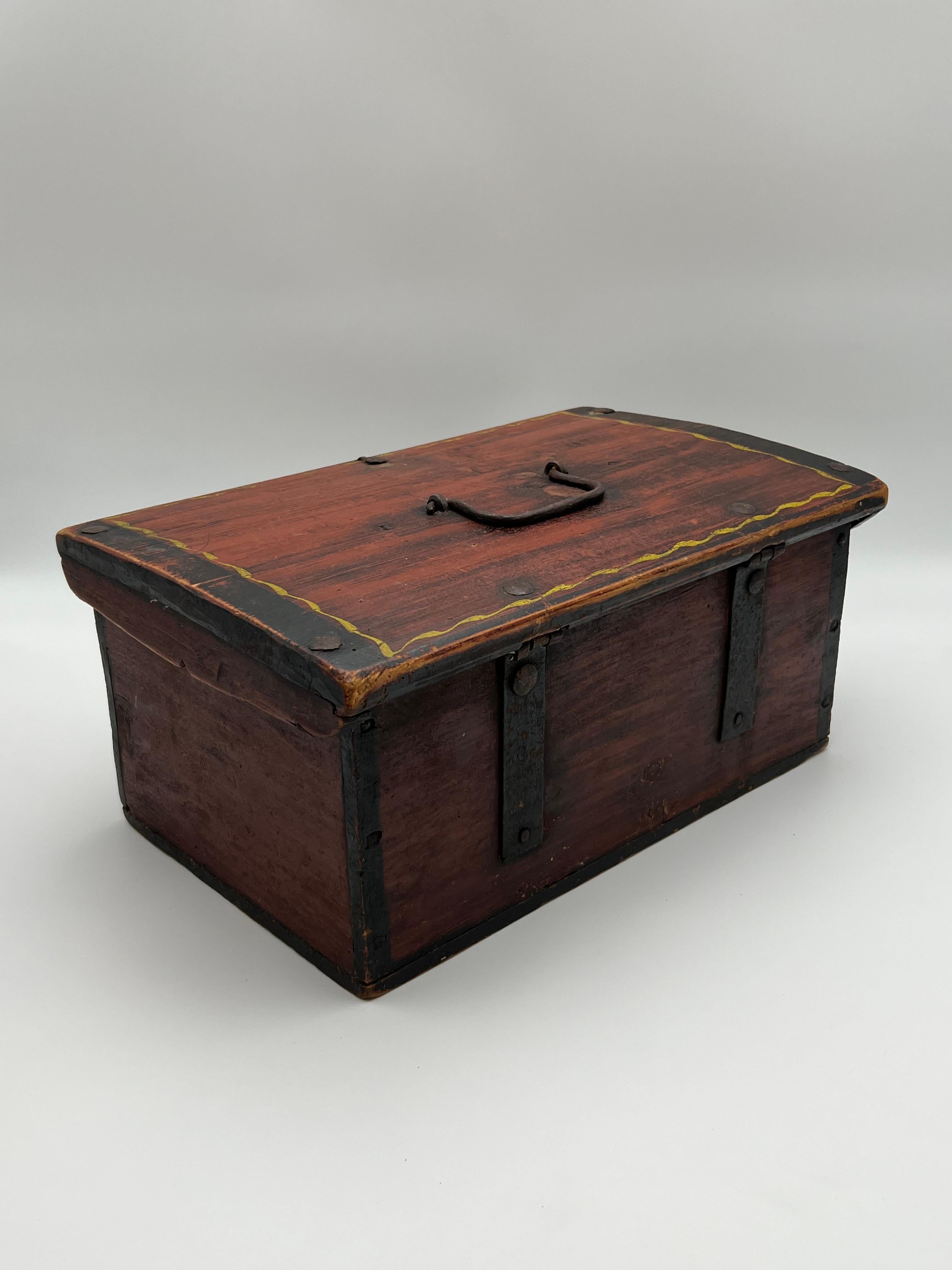 A 1875 Primitive Antique Pine Trunk Box, Rustic Farmhouse Folk Art, Norway For Sale 1
