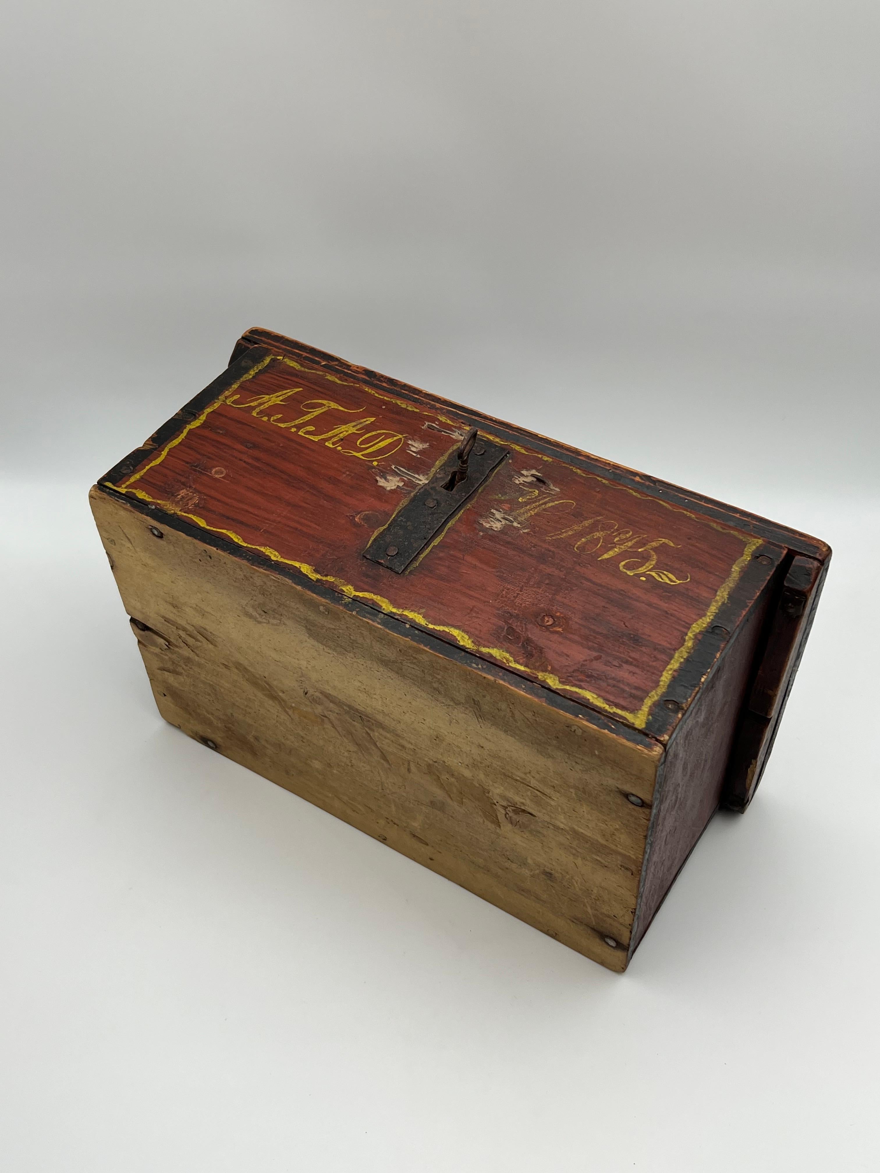 A 1875 Primitive Antique Pine Trunk Box, Rustic Farmhouse Folk Art, Norway For Sale 2