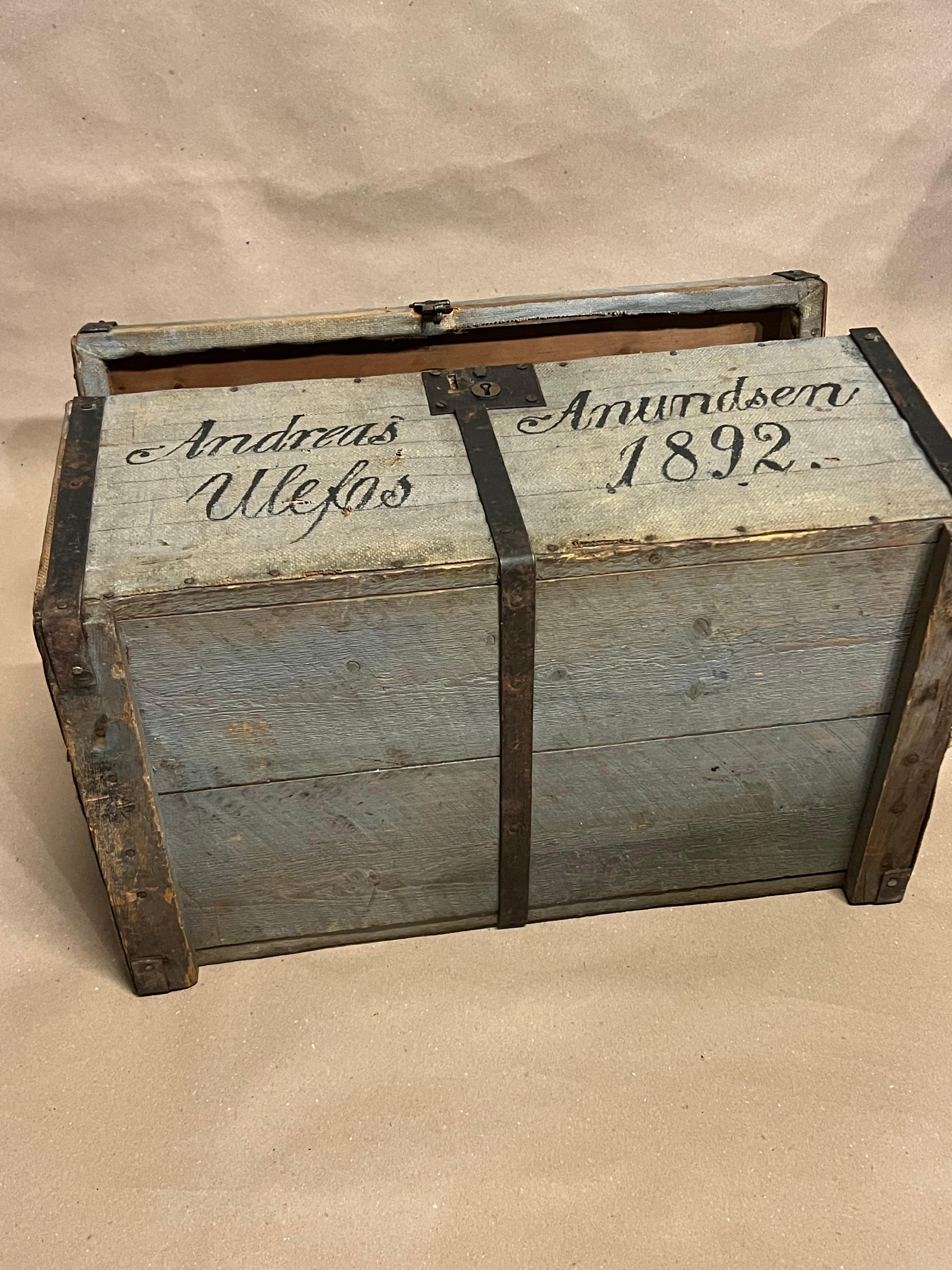 Malle rustique norvégienne/américaine de 1892, Wabi Sabi en vente 4