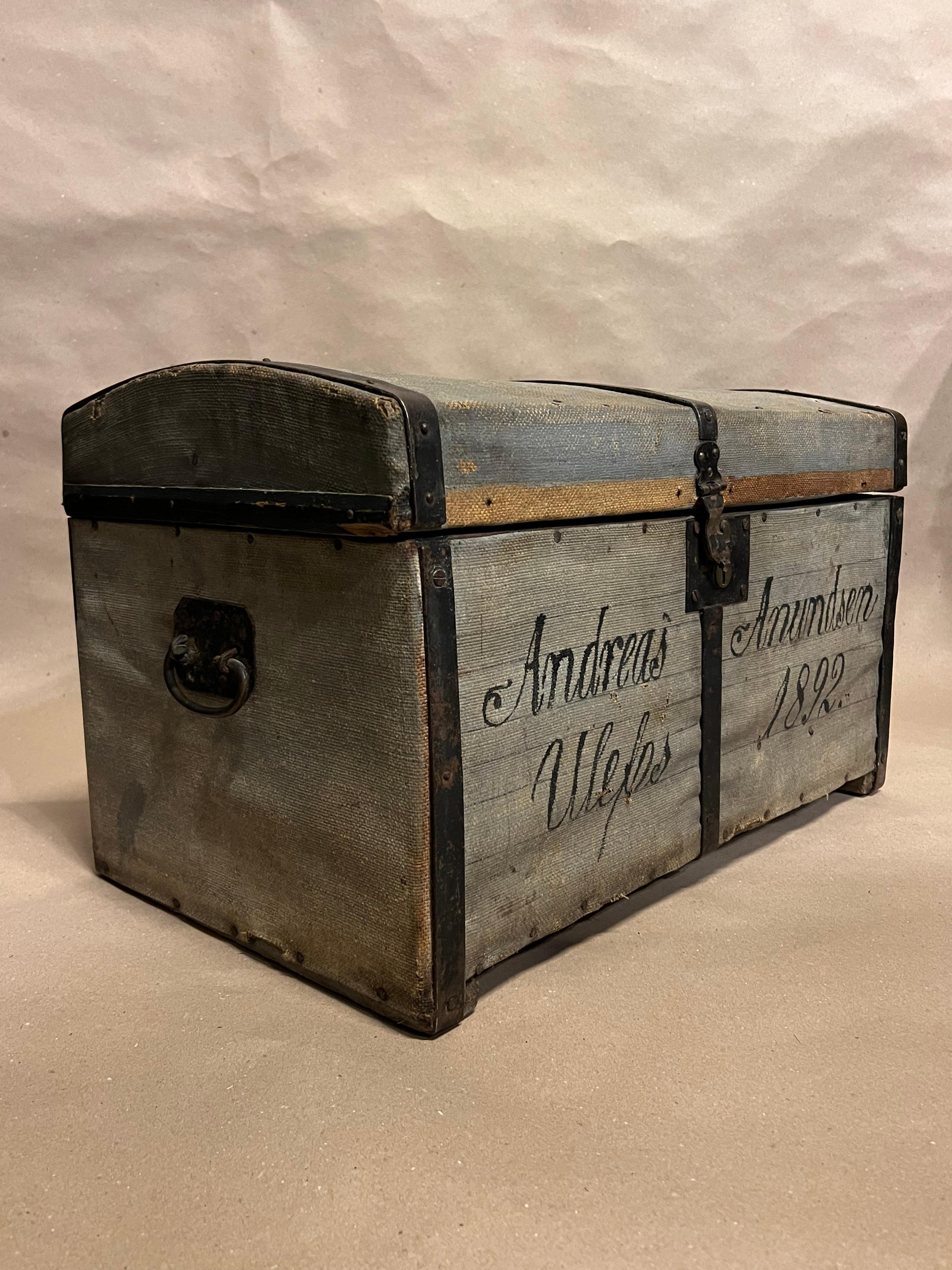 Fait main Malle rustique norvégienne/américaine de 1892, Wabi Sabi en vente