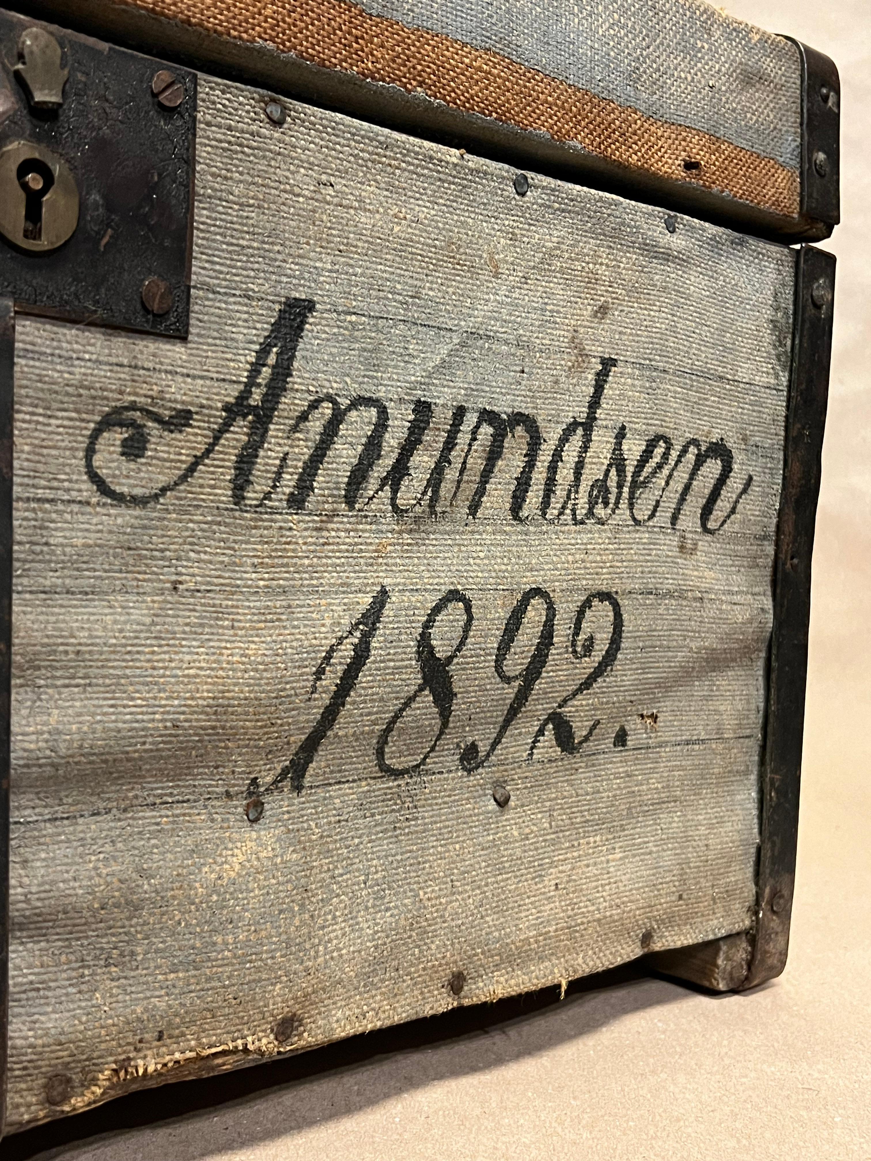 Bois Malle rustique norvégienne/américaine de 1892, Wabi Sabi en vente