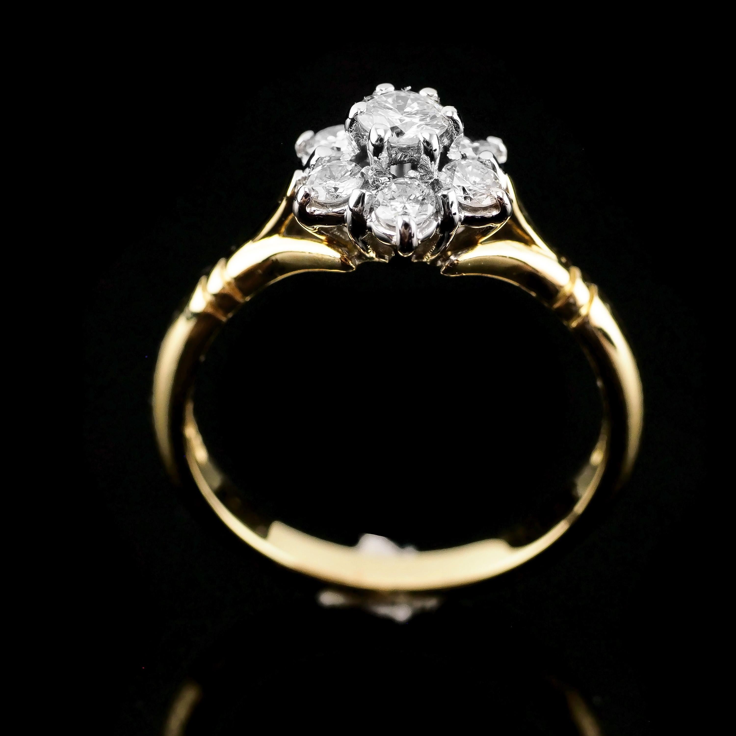 Contemporary 18k Gold & Brilliant Diamond Cluster/Flower Ring For Sale