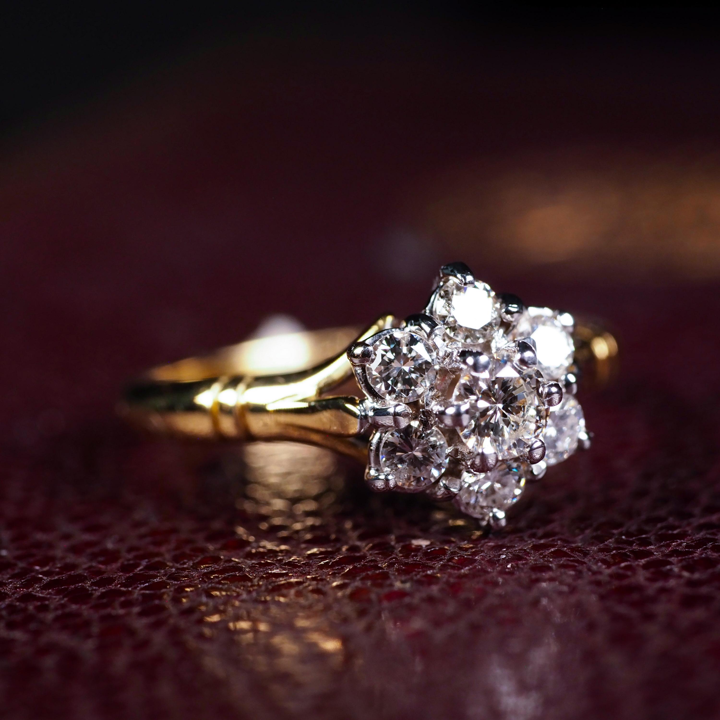 18k Gold & Brillant Diamant Cluster/Blumen Ring im Angebot 2