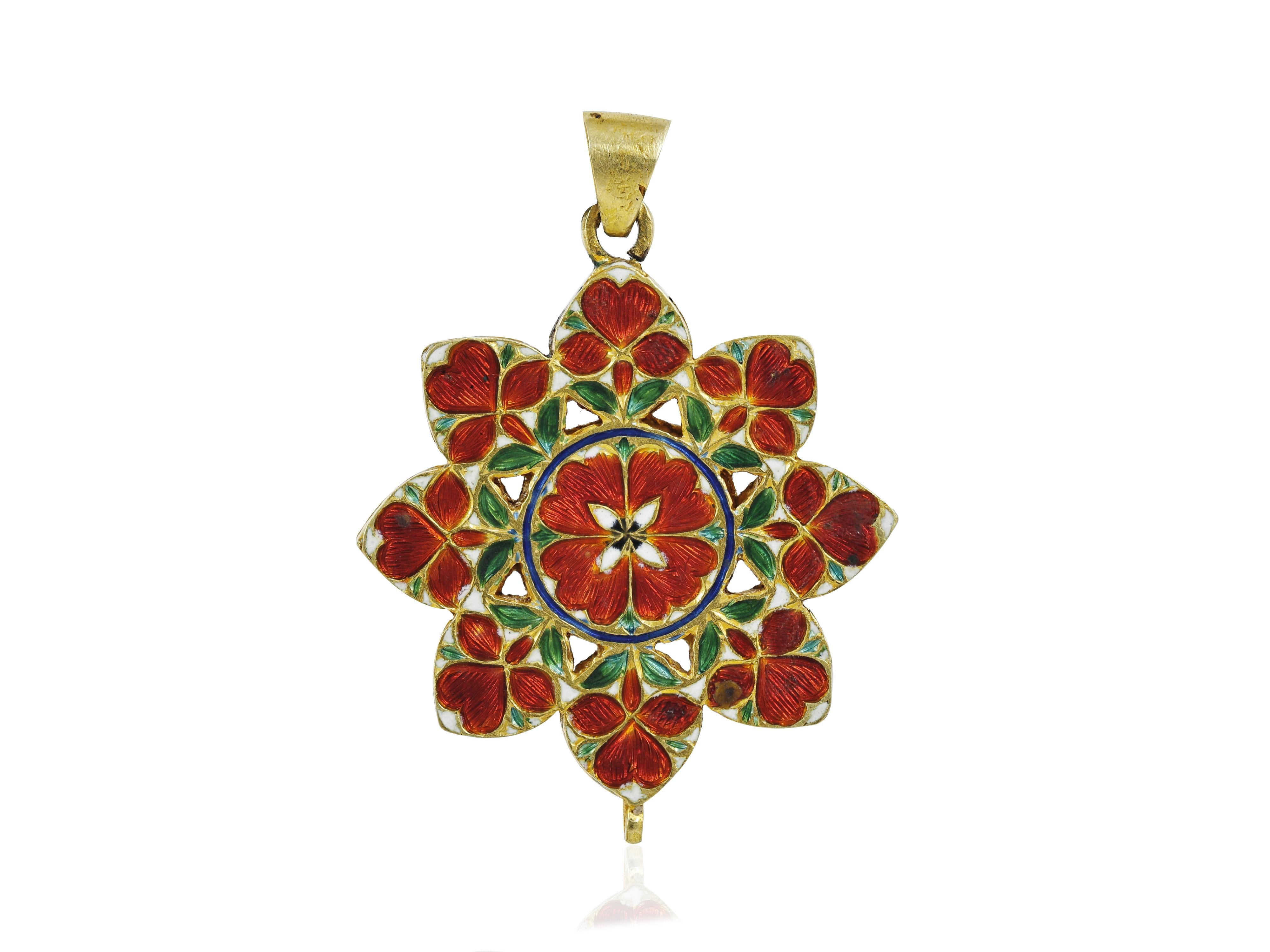 A 18K gold nine precious natural gemstones pendant, Indian navratna pendant In New Condition For Sale In Bangkok,, TH