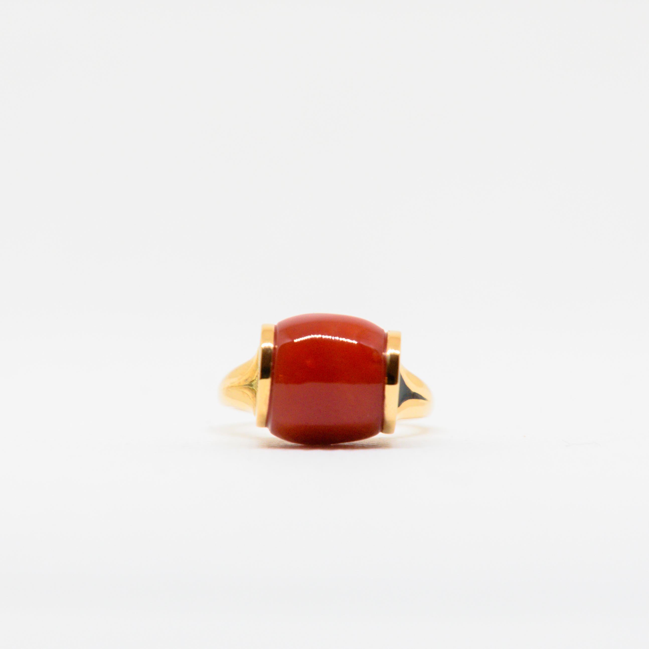 A 18K Rose Gold, Red Coral and Diamonds Ring by Frederique Berman In New Condition For Sale In Geneve, Genf