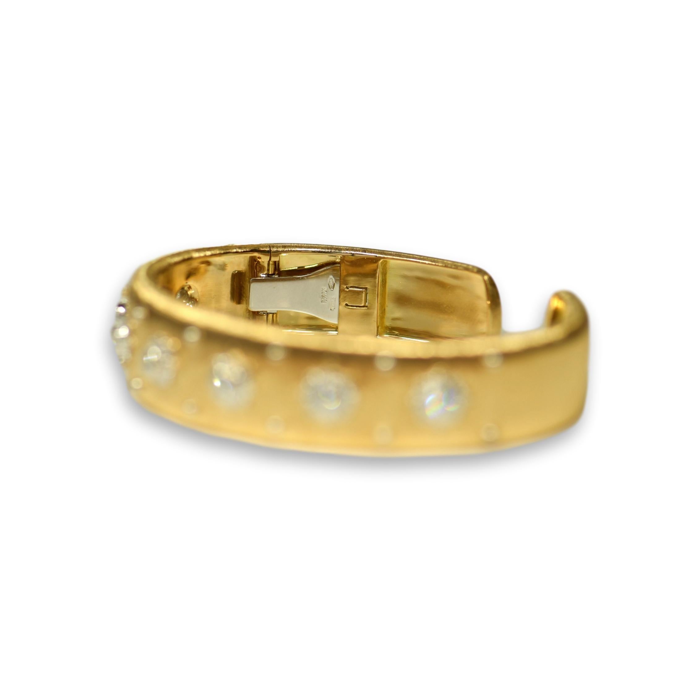 Round Cut 18 Karat Yellow Gold and Diamond Bangle Bracelet For Sale
