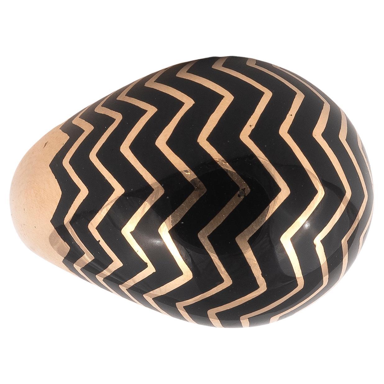 A 18kt Yellow Gold And Black Enamel Ring In Excellent Condition For Sale In Firenze, IT