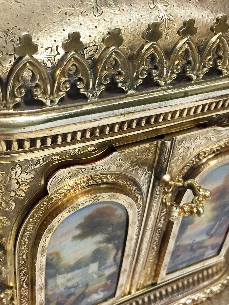 18th Century miniature bronze gilt cabinet For Sale 3