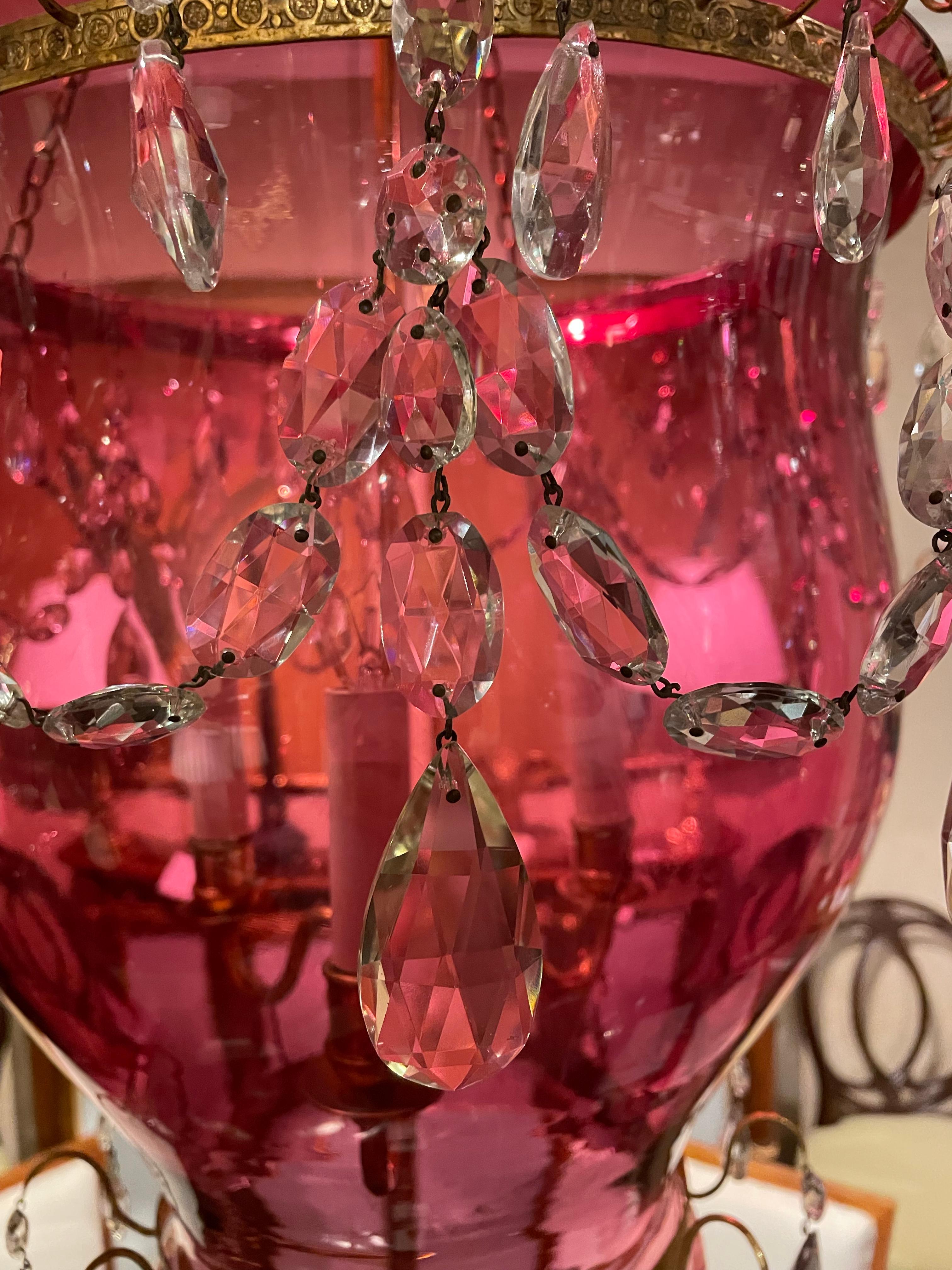 18./19. Jahrhundert Preiselbeer- und Glaslaterne mit vergoldetem Metall und geschliffenem Glas (Gustavianisch) im Angebot