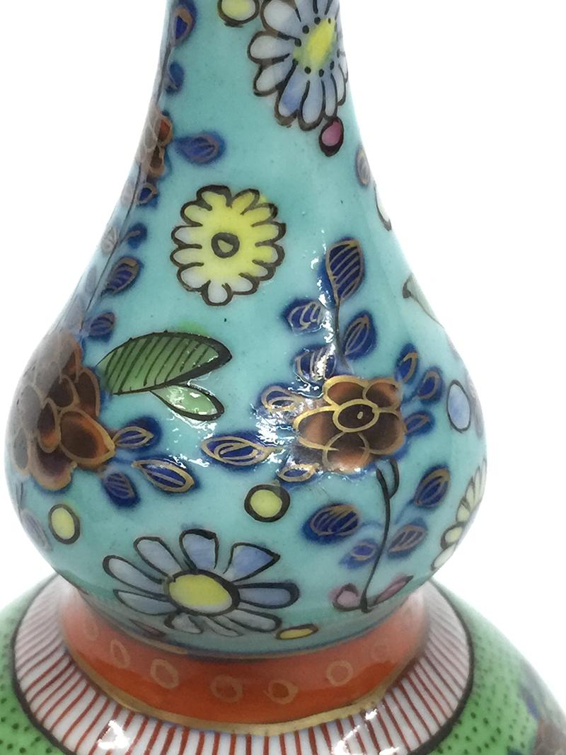 Hand-Painted 18th Century Chinese Porcelain Colored Double Gourd Vase in Floral Design Kangxi For Sale