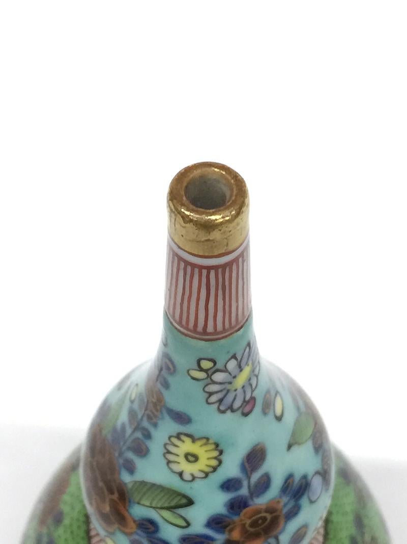 18th Century Chinese Porcelain Colored Double Gourd Vase in Floral Design Kangxi For Sale 1