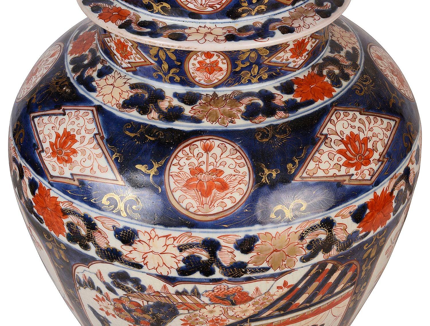 18th Century Japanese Arita Imari Lidded Vase on Ormolu Stand In Good Condition For Sale In Brighton, Sussex