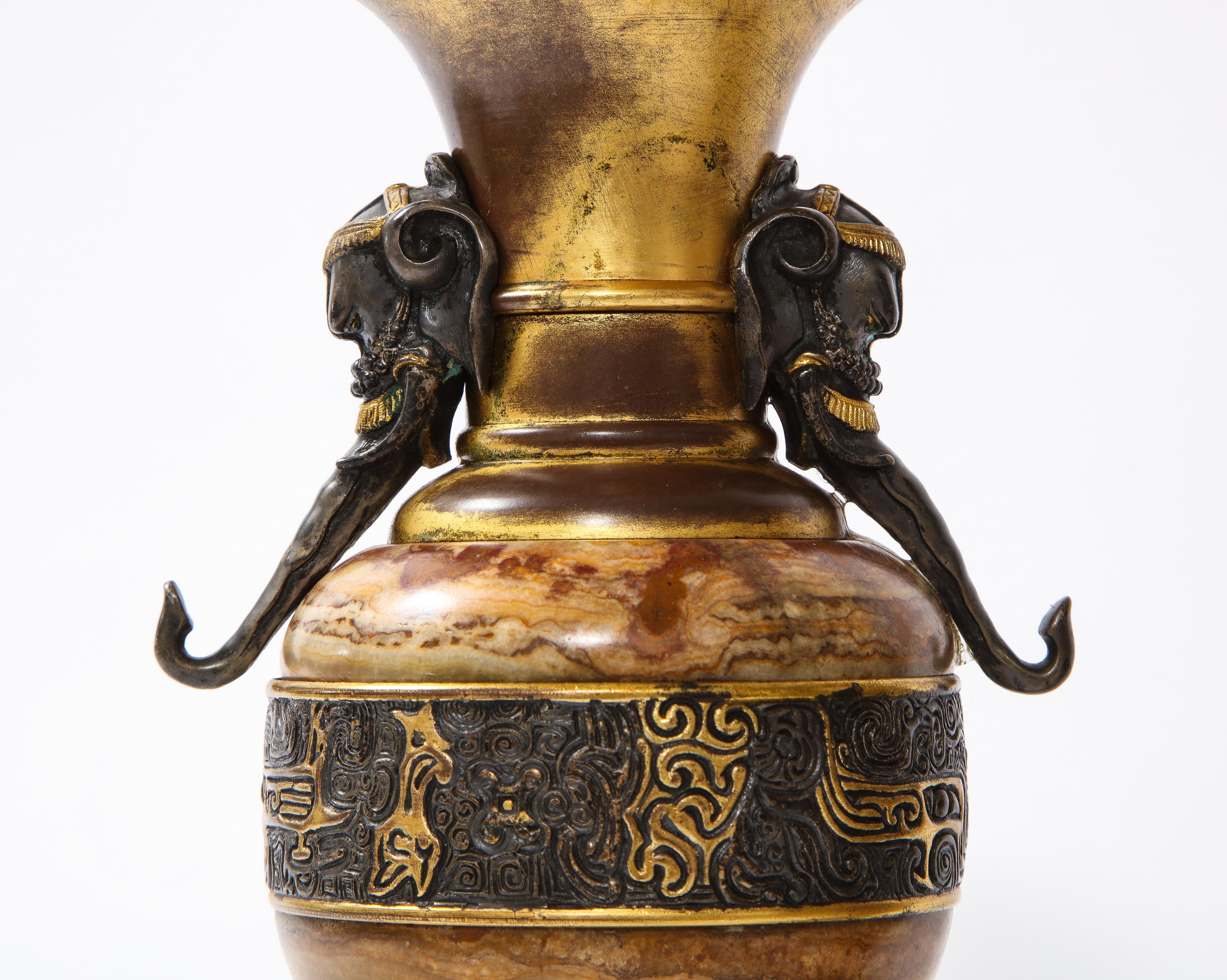 A 19 C. Reloj francés Japonisme Garniture, Att. E. Cornu, Estilo de Édouard Lièvre en venta 1