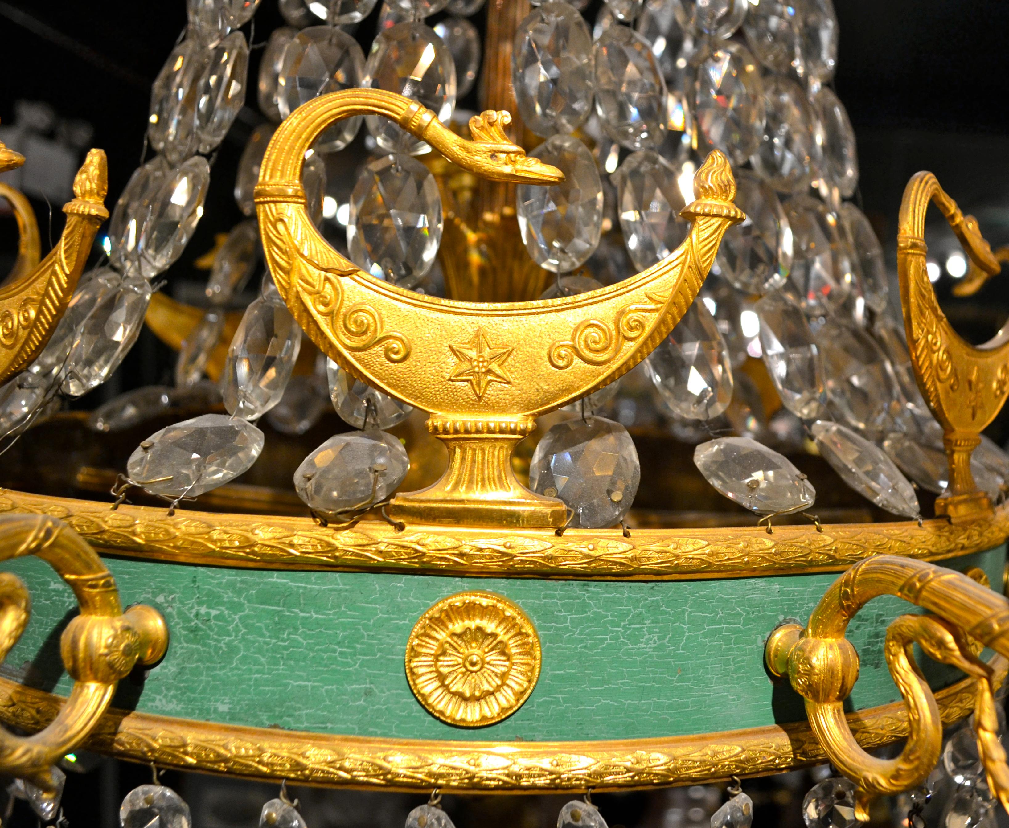 Lampadario a otto bracci in cristallo e bronzo in stile Impero del XIX secolo In condizioni buone in vendita a Vancouver, British Columbia