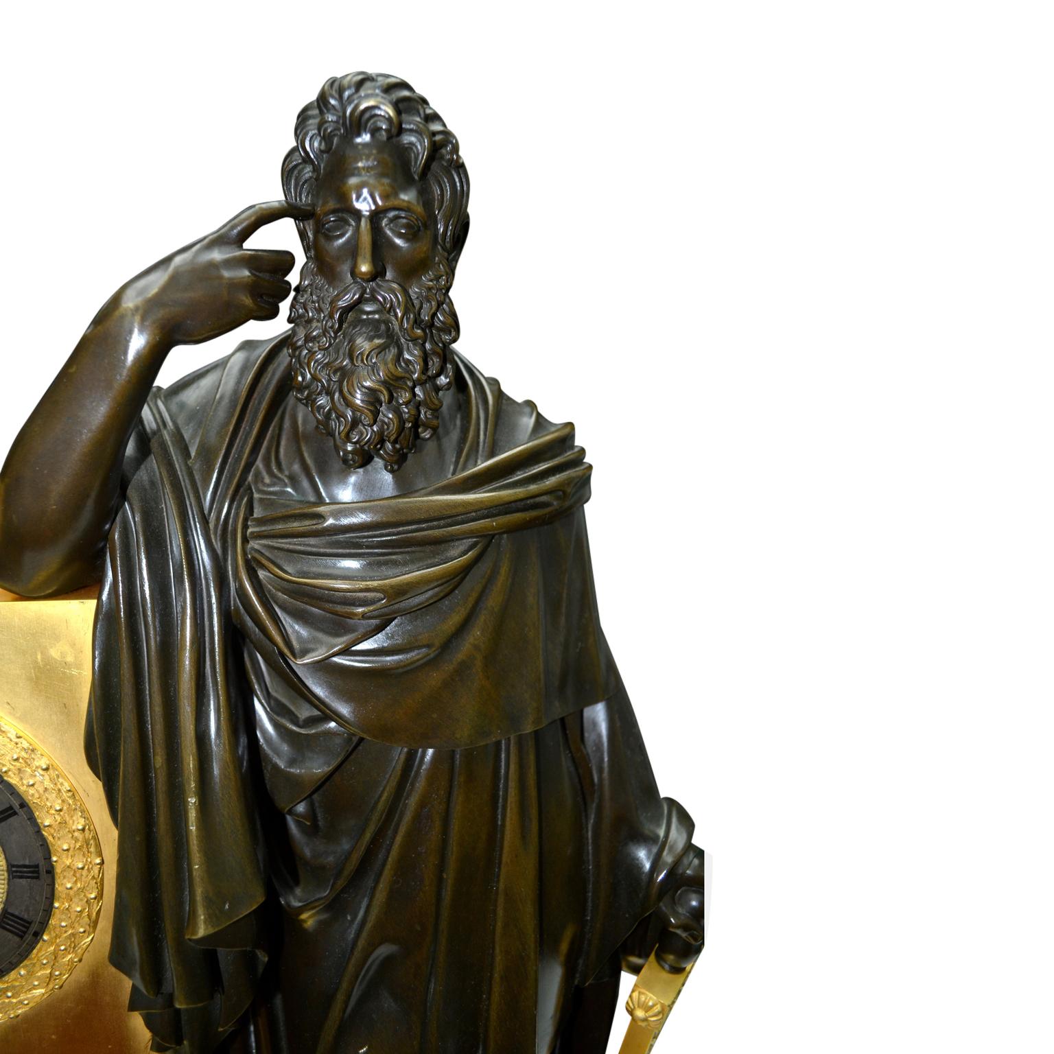 Französische Empire-Figurenuhr aus Bronze, die eine Allegorie von Preußerlichkeit oder Weisheit darstellt im Angebot 1