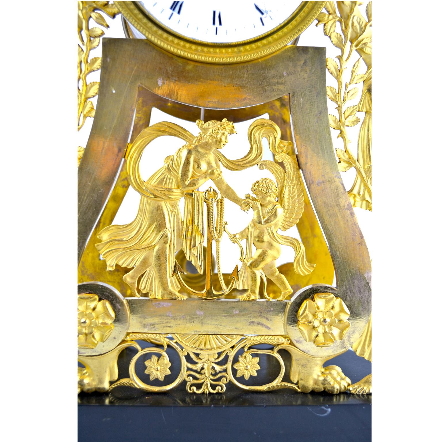 Doré Horloge squelette de l'Empire français du 19e siècle avec Vierges gitanes en vente