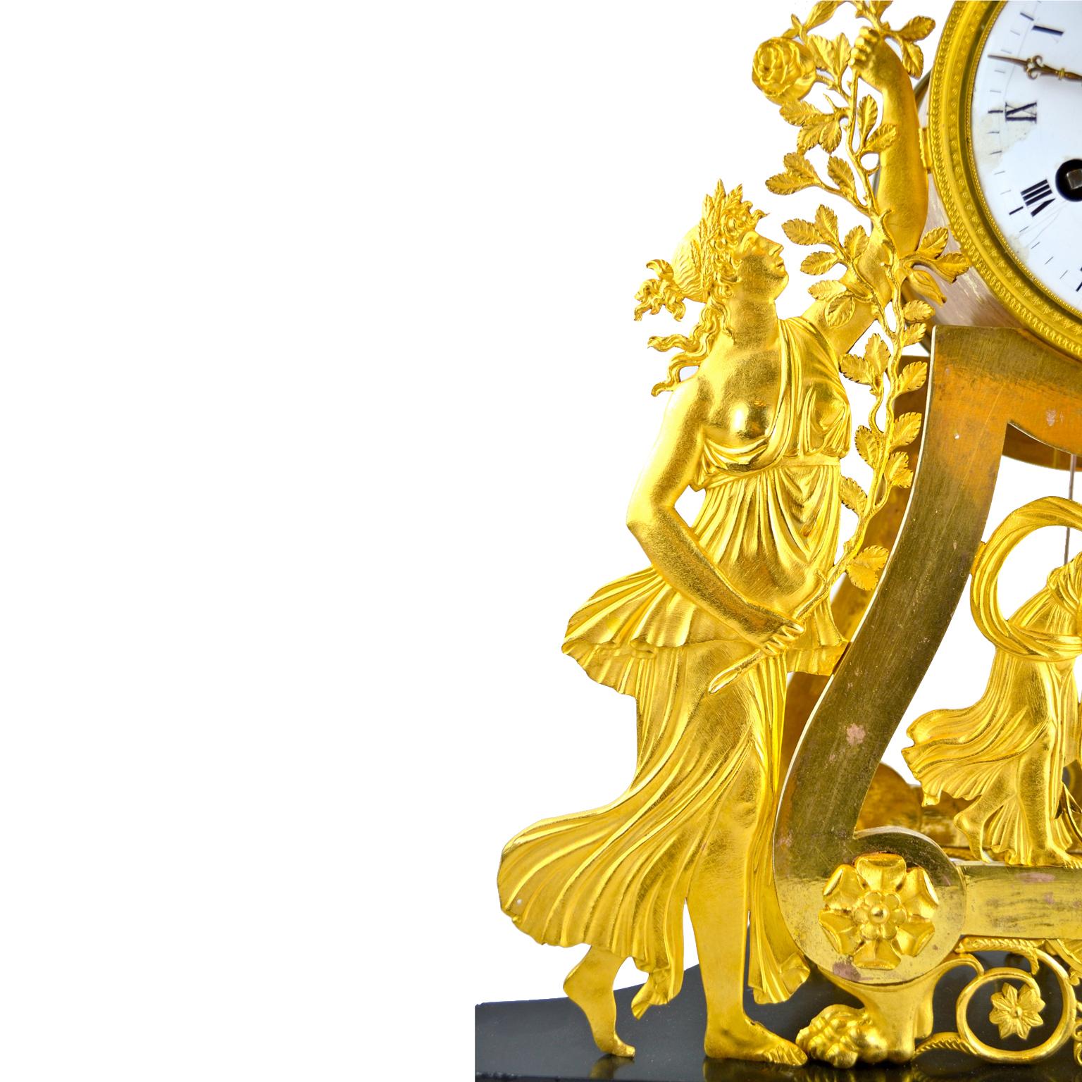 Bronzo Orologio scheletrico impero francese del XIX secolo con vergini vestali in vendita