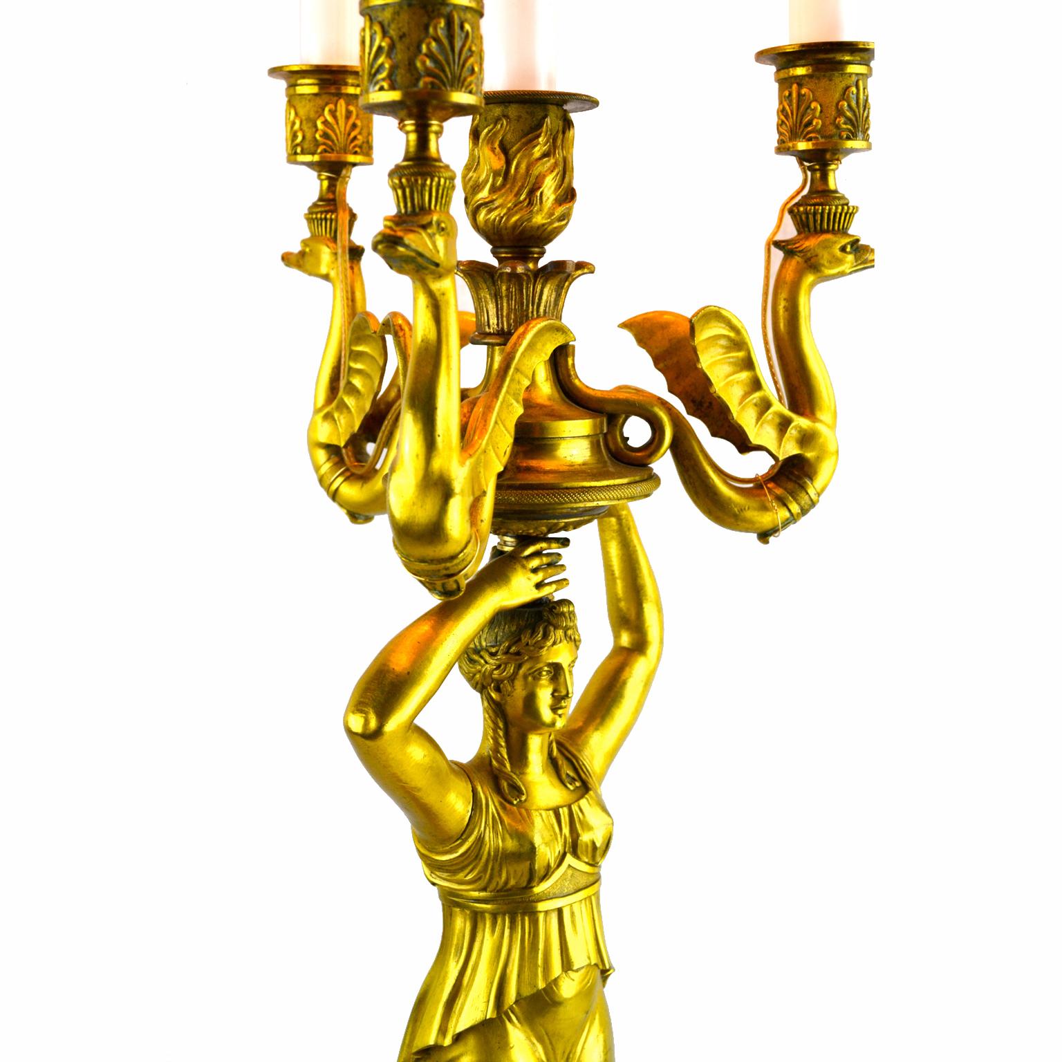 Russe Candélabre figuratif de l'Empire russe en bronze doré du XIXe siècle transformé en lampe en vente