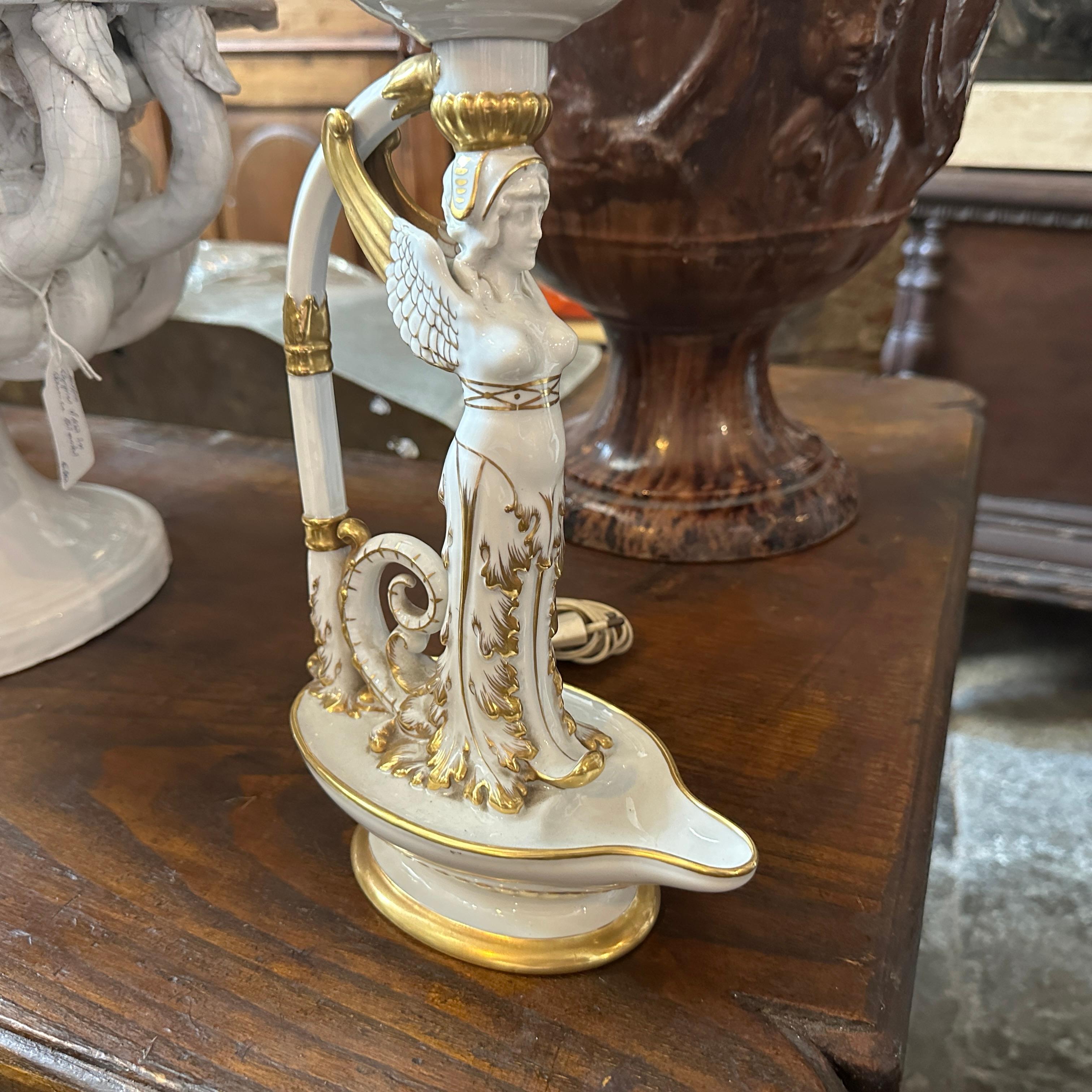 Early 20th Century A 1900s Neoclassical White and Gold Capodimonte Porcelain Italian Table Lamp For Sale