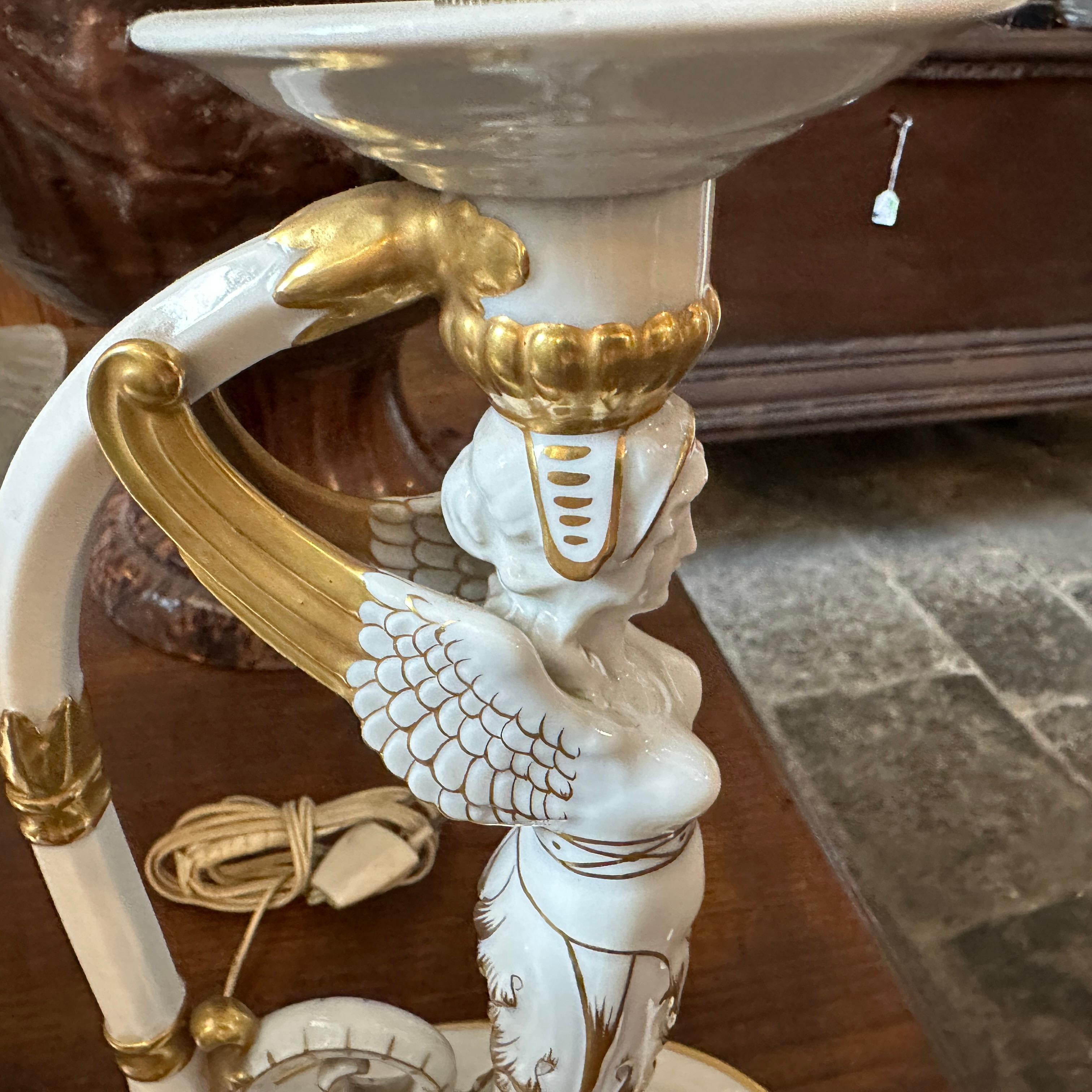 A 1900s Neoclassical White and Gold Capodimonte Porcelain Italian Table Lamp For Sale 3