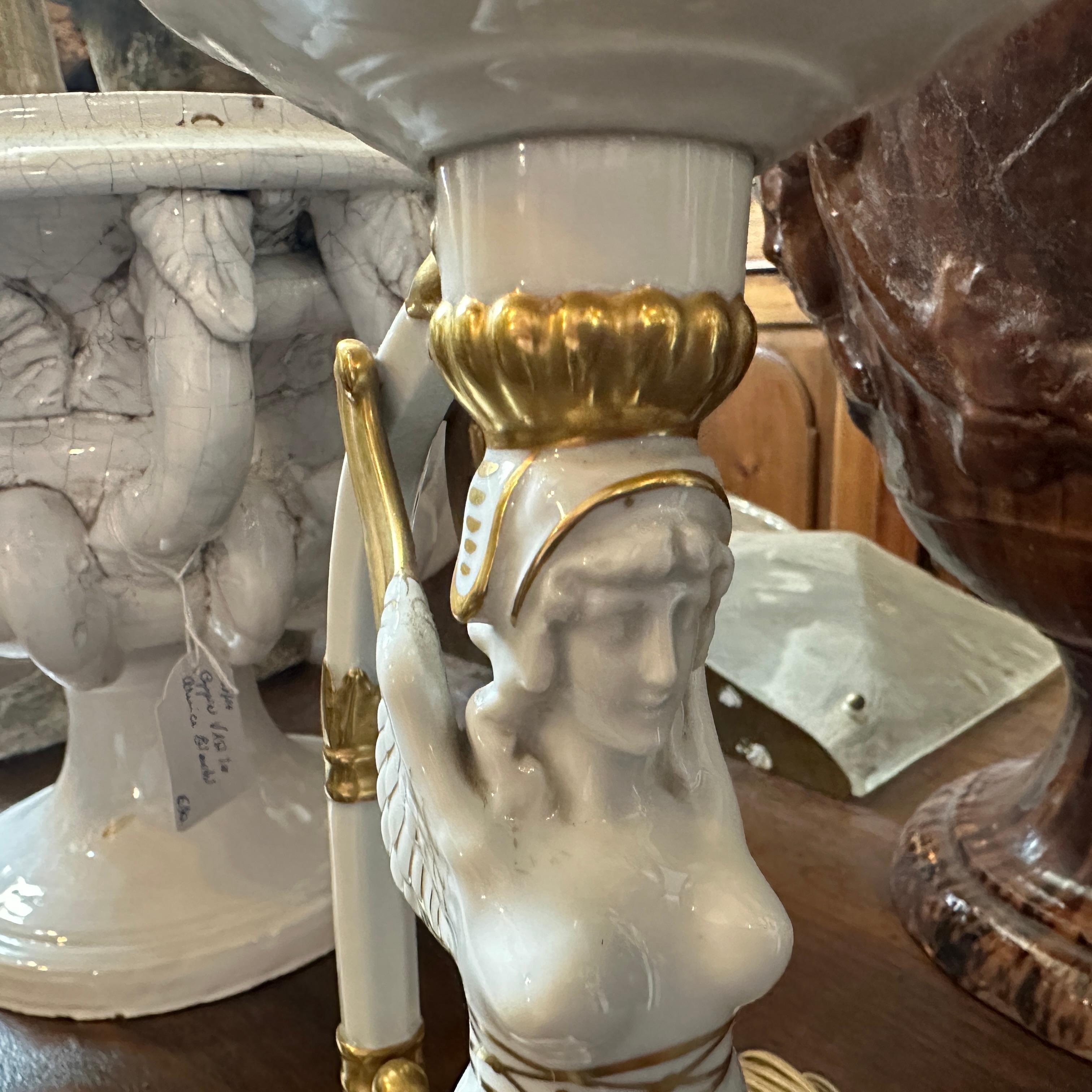 A 1900s Neoclassical White and Gold Capodimonte Porcelain Italian Table Lamp For Sale 4