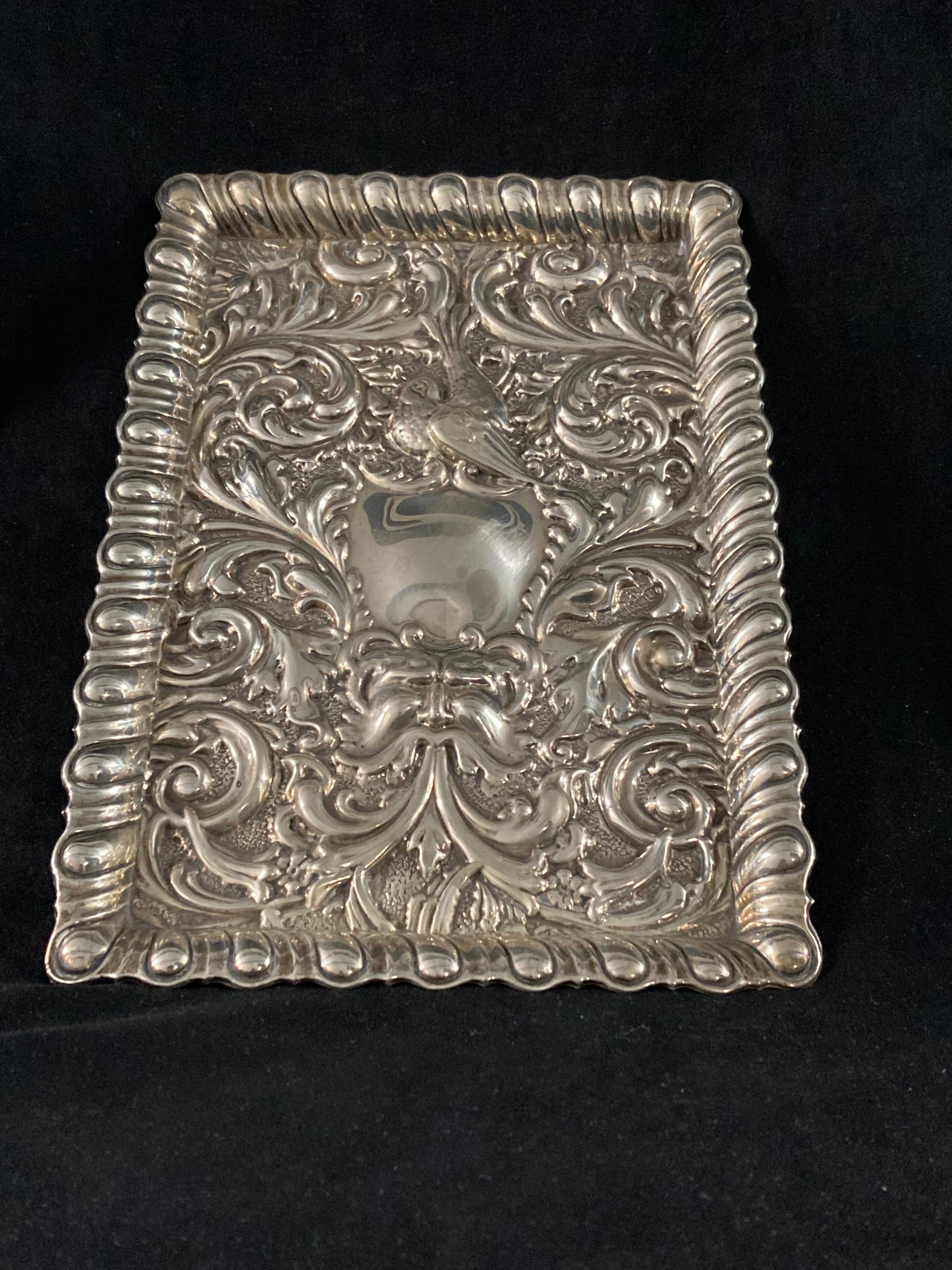 A 1905 Edwardian sterling silver tray by John & William Deakin In Good Condition For Sale In London, GB
